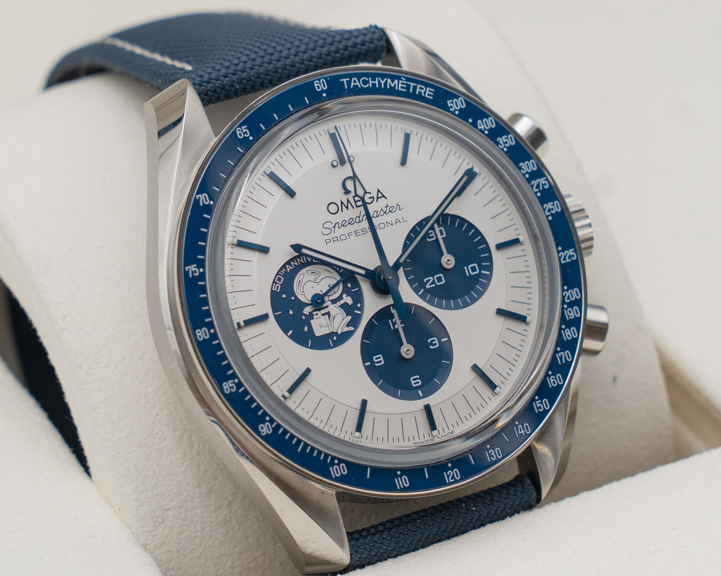 Omega Speedmaster Silver Snoopy Award 42mm 310.32.42.50.02.001 2025