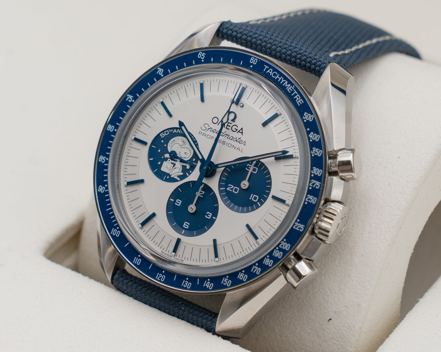 Omega Speedmaster Silver Snoopy Award 42mm 310.32.42.50.02.001 2025