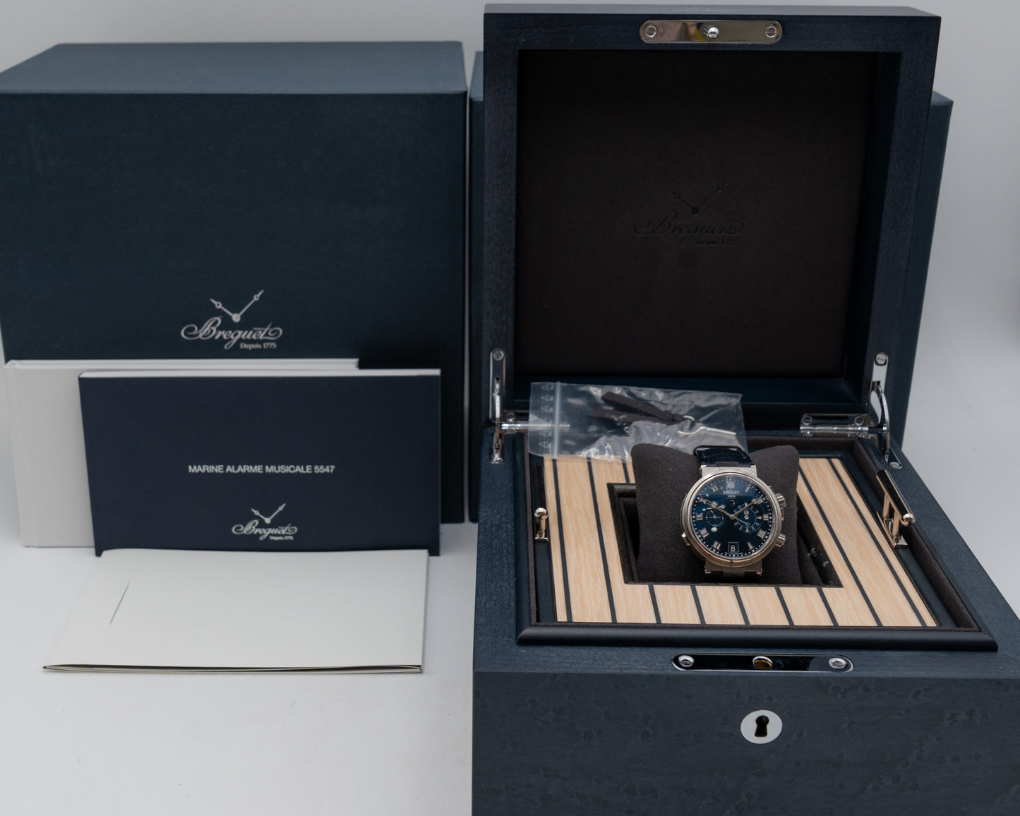 UNWORN Breguet Marine Alarme Musicale 40mm 5547 Titanium Blue Dial Blue 2026