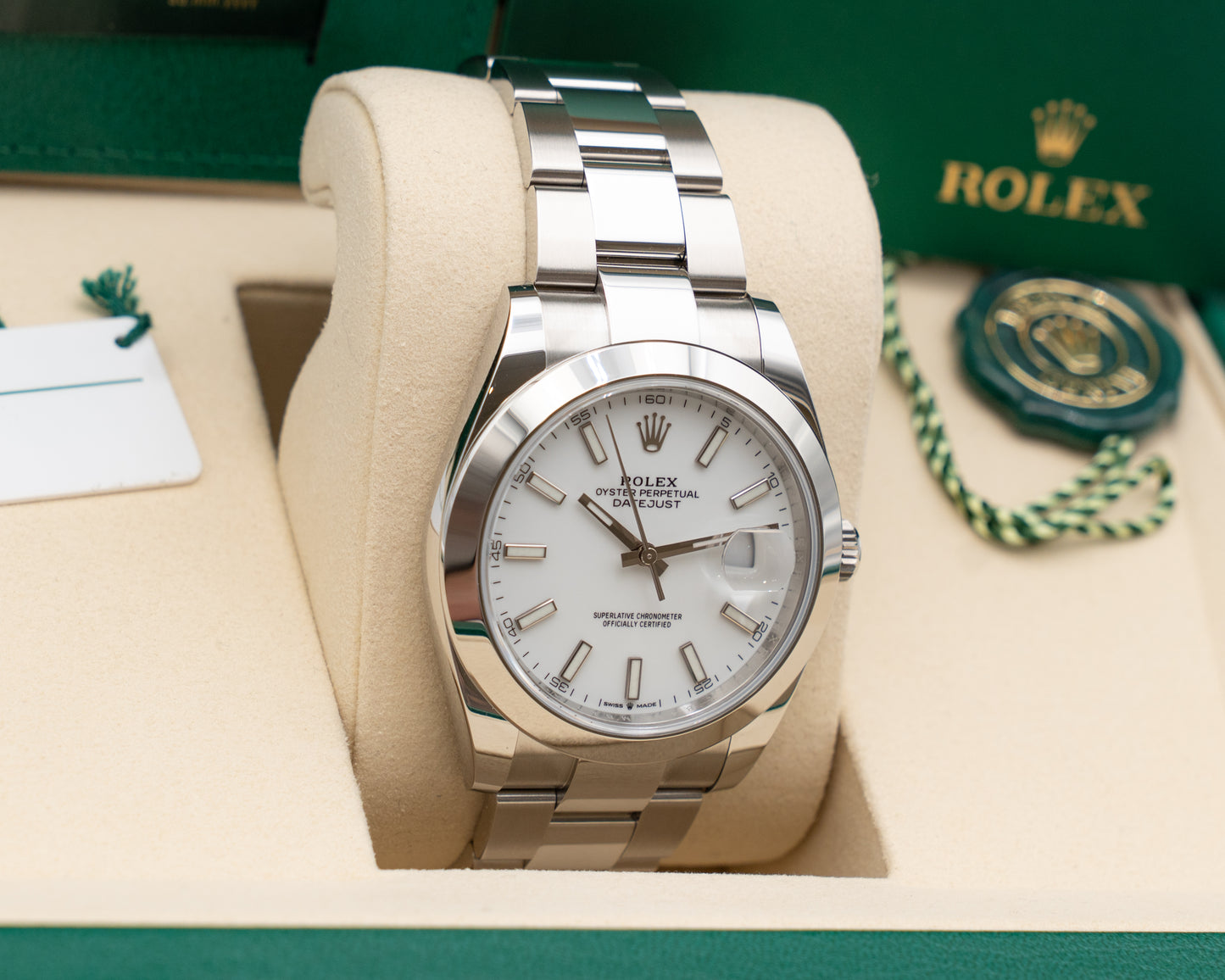 Rolex Datejust 41mm 126300 White Index Smooth on Oyster 2026
