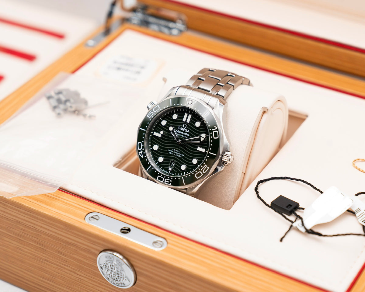 Omega Seamaster Diver 300M 42mm 210.30.42.20.10.001 Green Seaweed On Bracelet 2023
