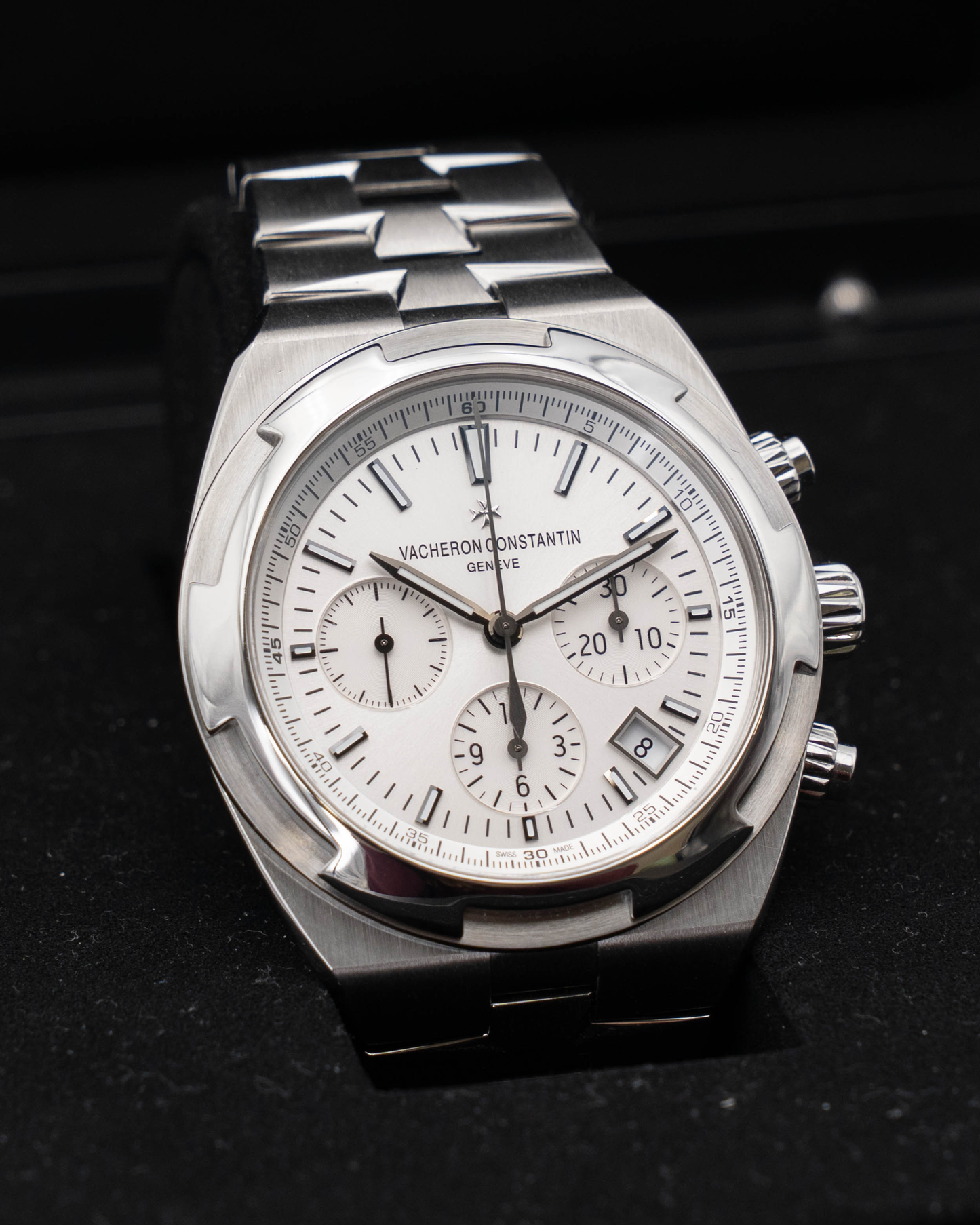 Vacheron Constantin Overseas Chronograph 42.5mm 5500V/110A-B075 Silver Dial 2017