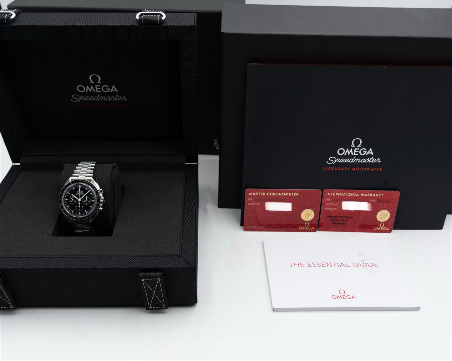 UNWORN STICKERED Omega Speedmaster Moonwatch 42mm 31030425001002 Sapphire Sandwich Black dial 2026