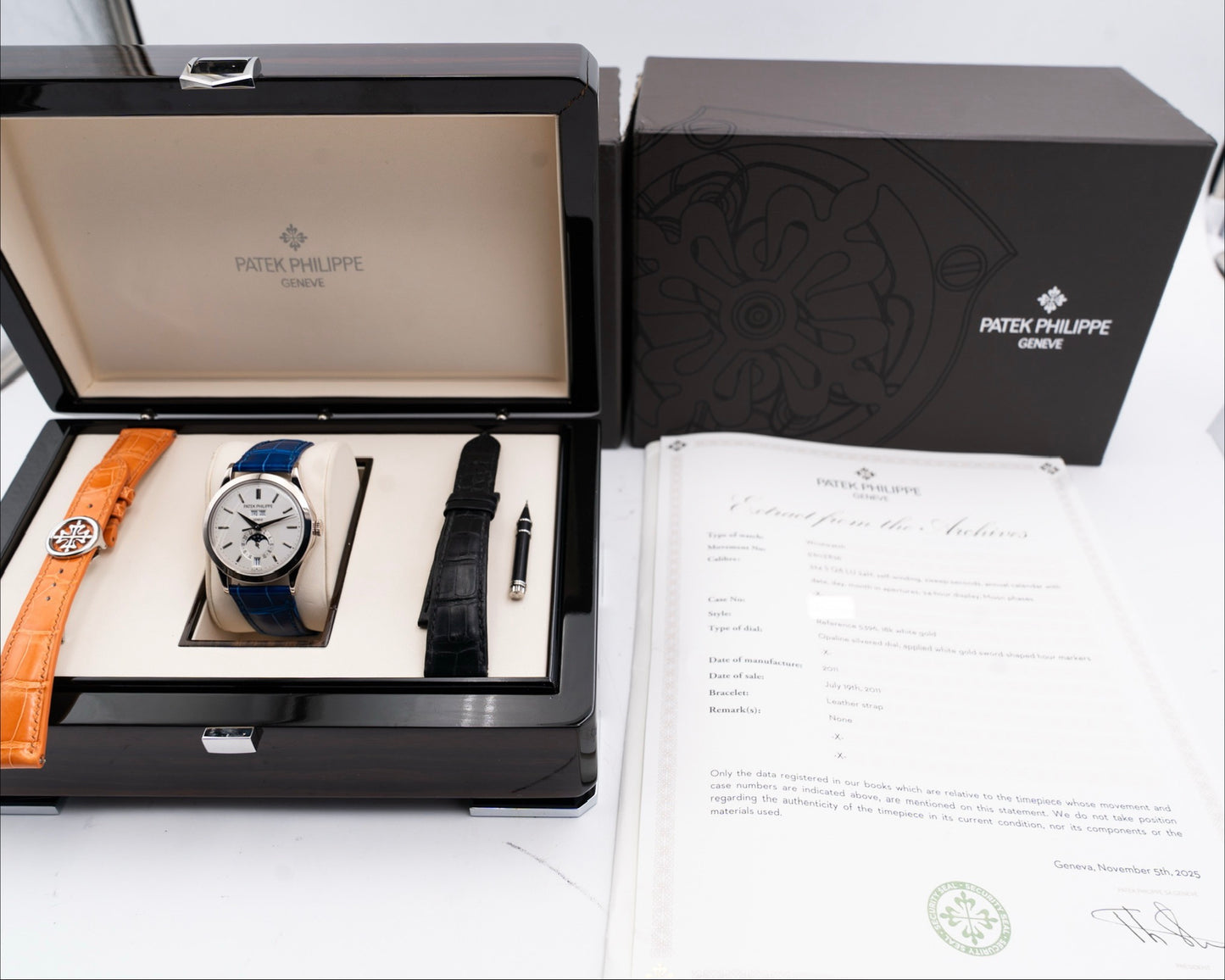 Patek Philippe Annual Calendar 5396G White Gold / Silver Moon Phase 2011e
