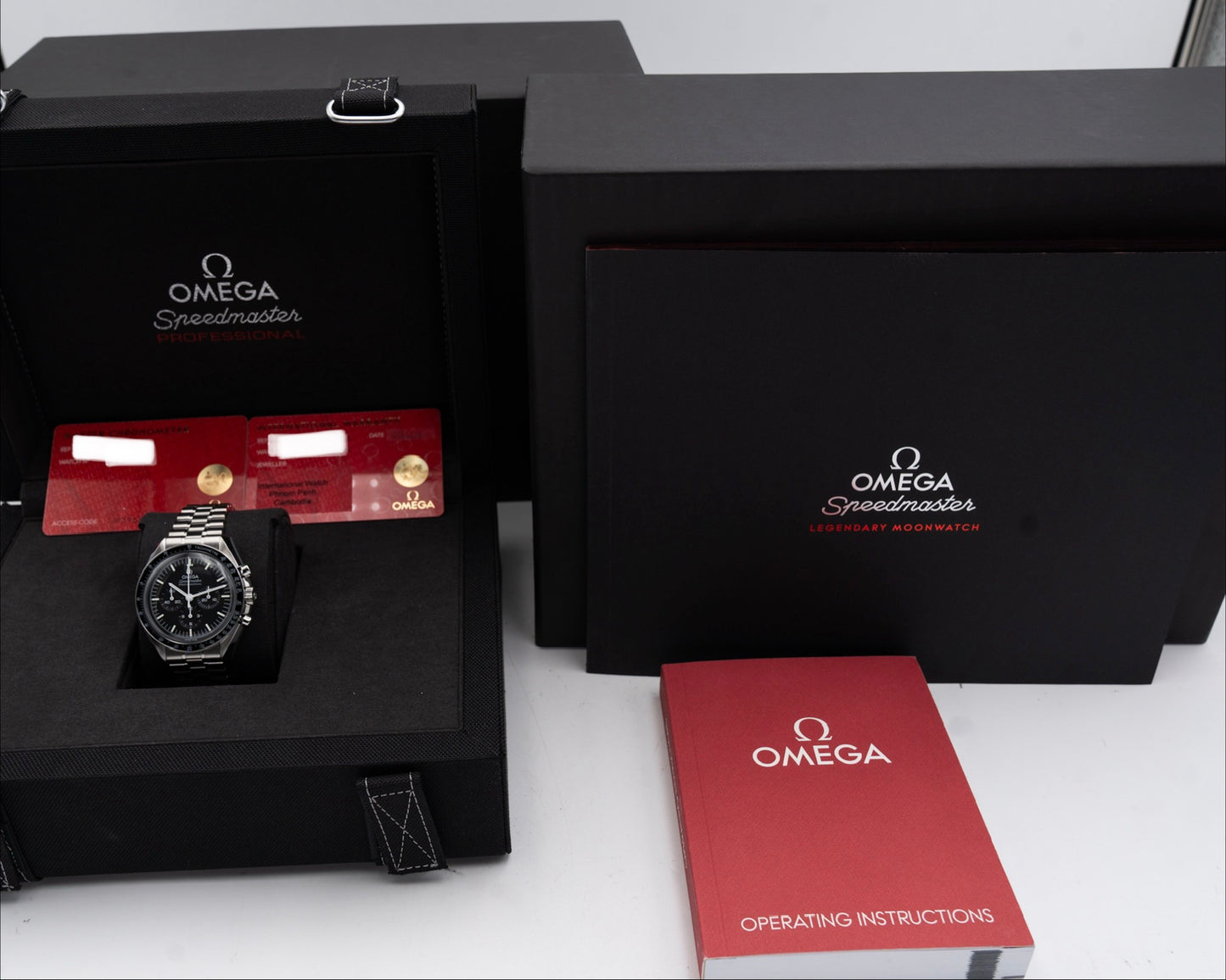 UNWORN STICKERED Omega Speedmaster Moonwatch 42mm 31030425001001 Hesalite Black dial 2026