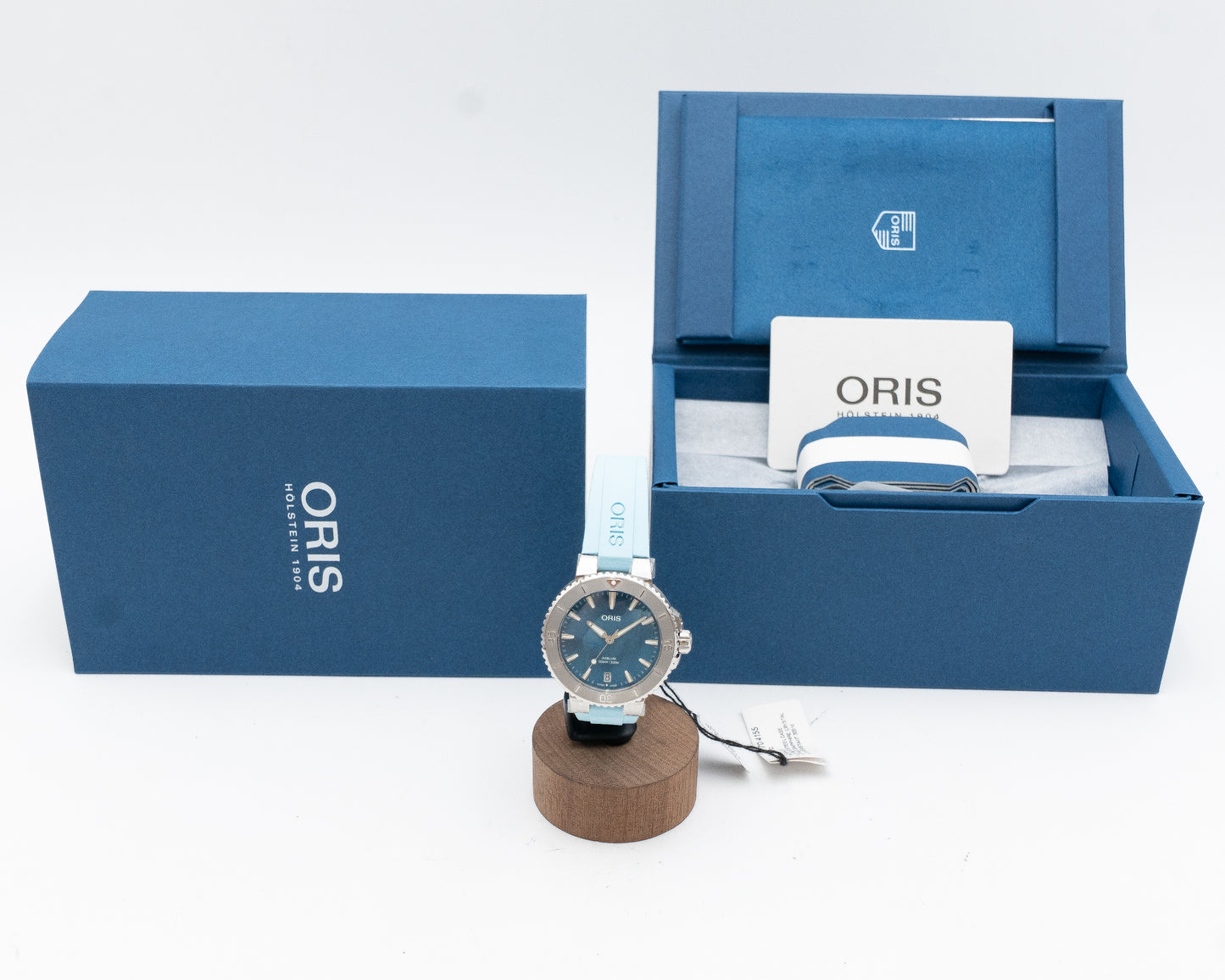 Oris Aquis Date 36.5mm 01 733 7770 4155-07 Blue Dial Blue Rubber