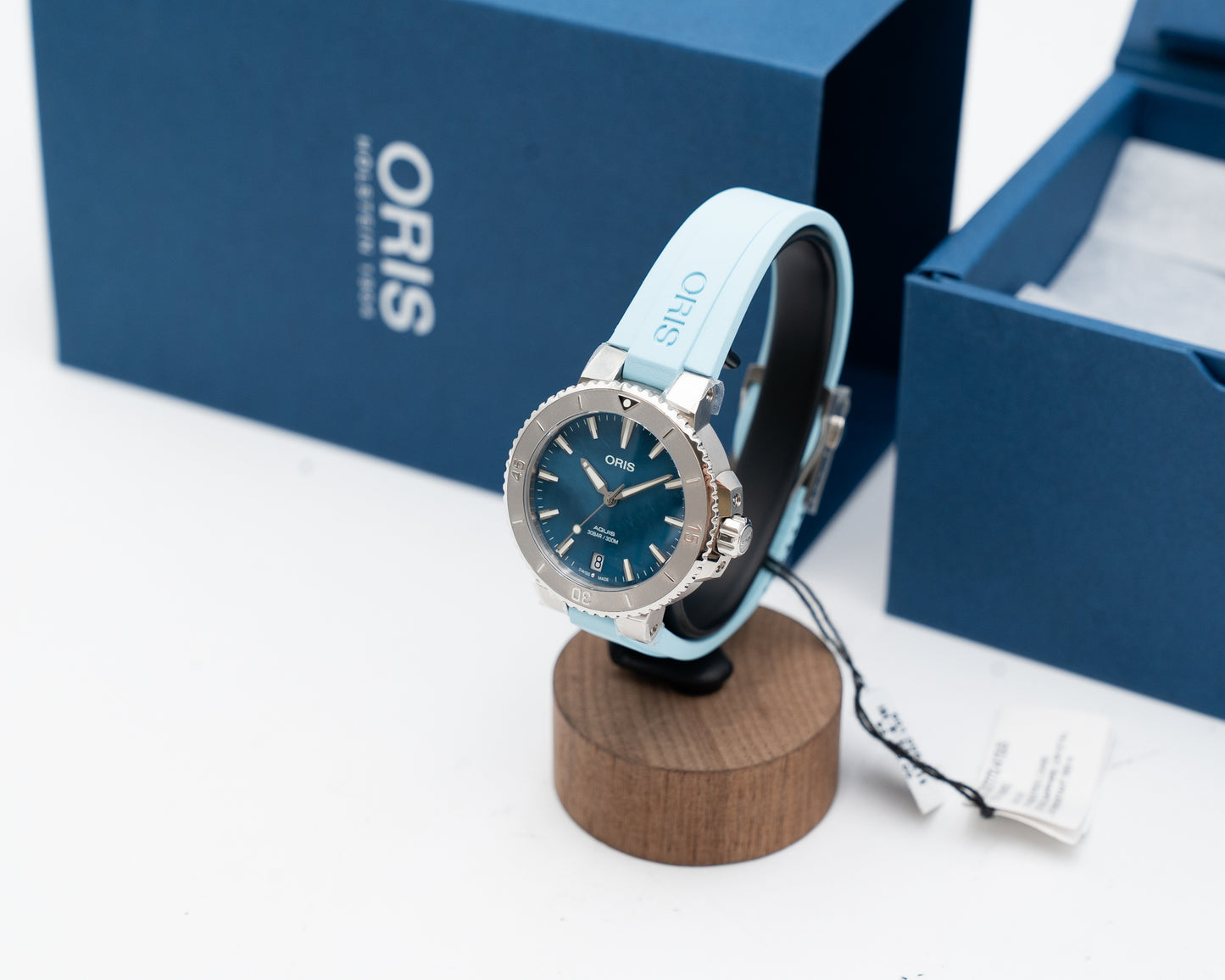 Oris Aquis Date 36.5mm 01 733 7770 4155-07 Blue Dial Blue Rubber