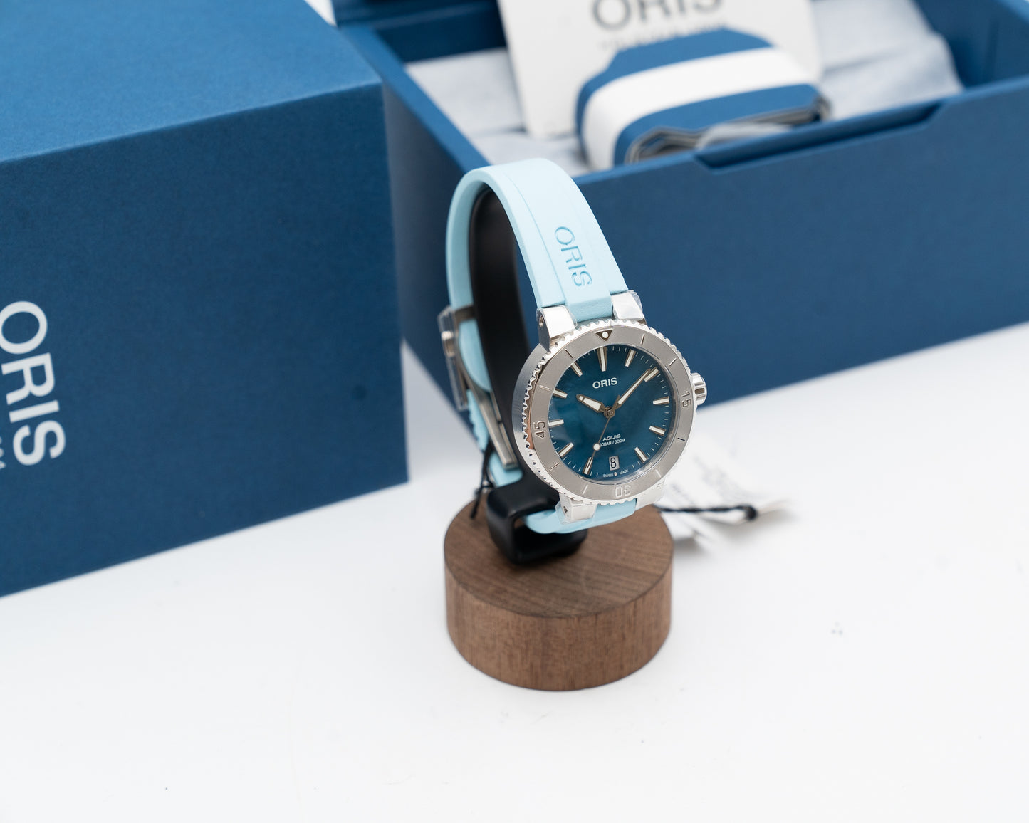 Oris Aquis Date 36.5mm 01 733 7770 4155-07 Blue Dial Blue Rubber
