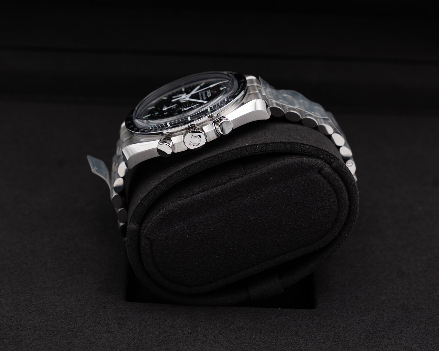 UNWORN STICKERED Omega Speedmaster Moonwatch 42mm 31030425001002 Sapphire Sandwich Black dial 2026