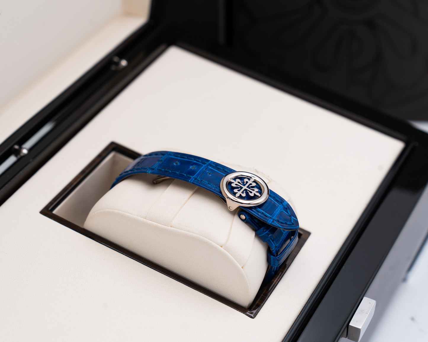 Patek Philippe Annual Calendar 5396G White Gold / Silver Moon Phase 2011e