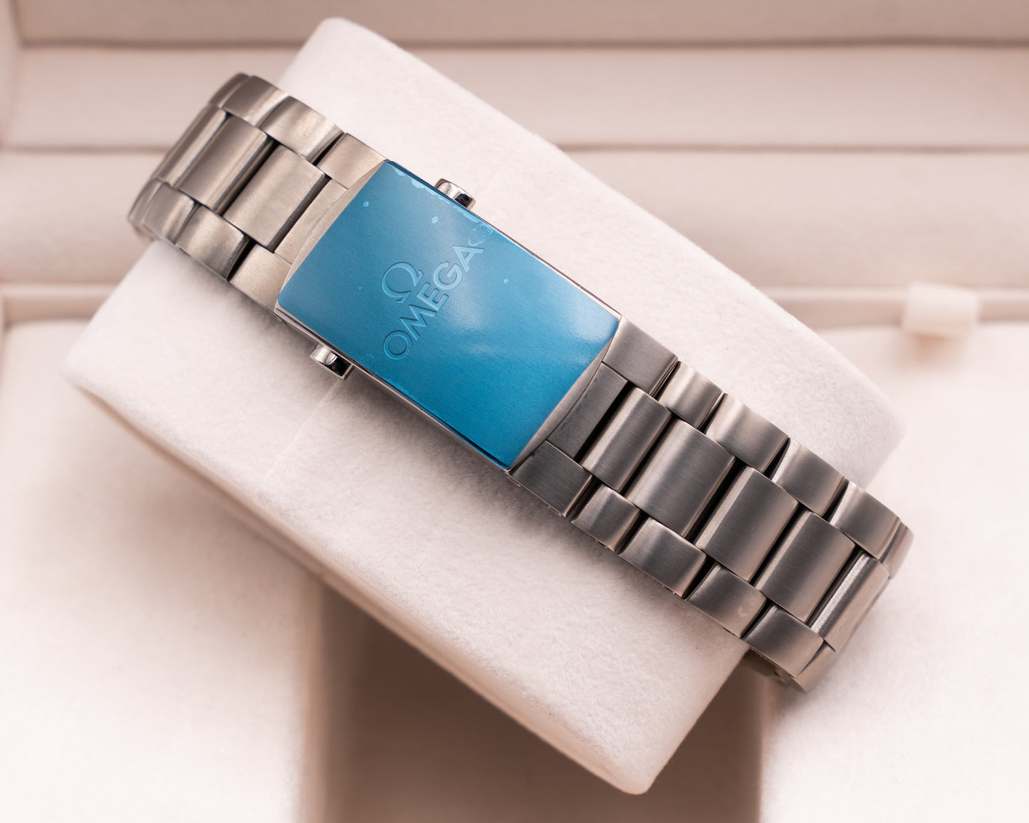 UNWORN Omega Seamaster Planet Ocean 600M 45.5mm 232.90.46.51.03.001 Chronograph Titanium Liquidmetal Blue