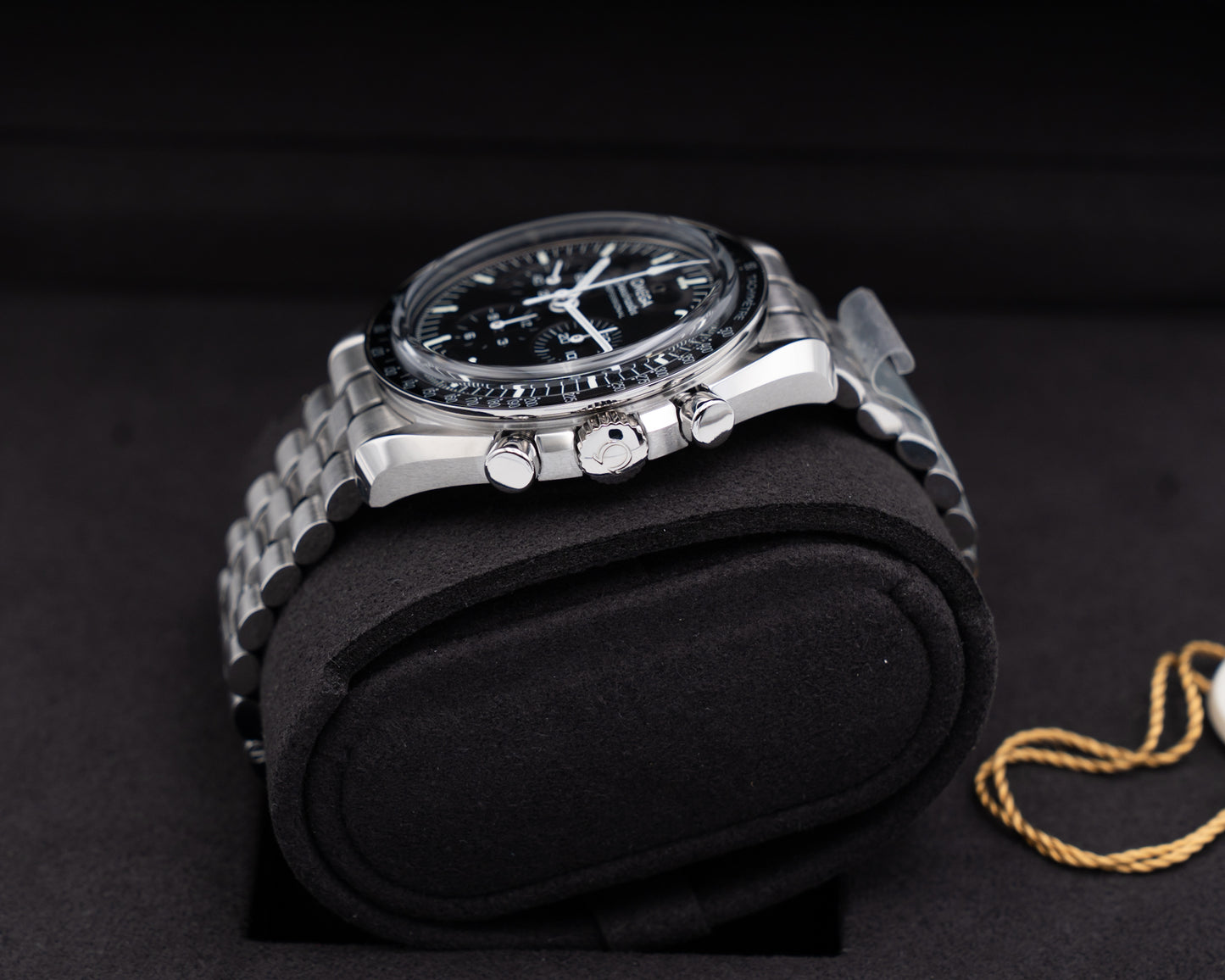 UNWORN STICKERED Omega Speedmaster Moonwatch 42mm 31030425001002 Sapphire Sandwich Black dial 2026