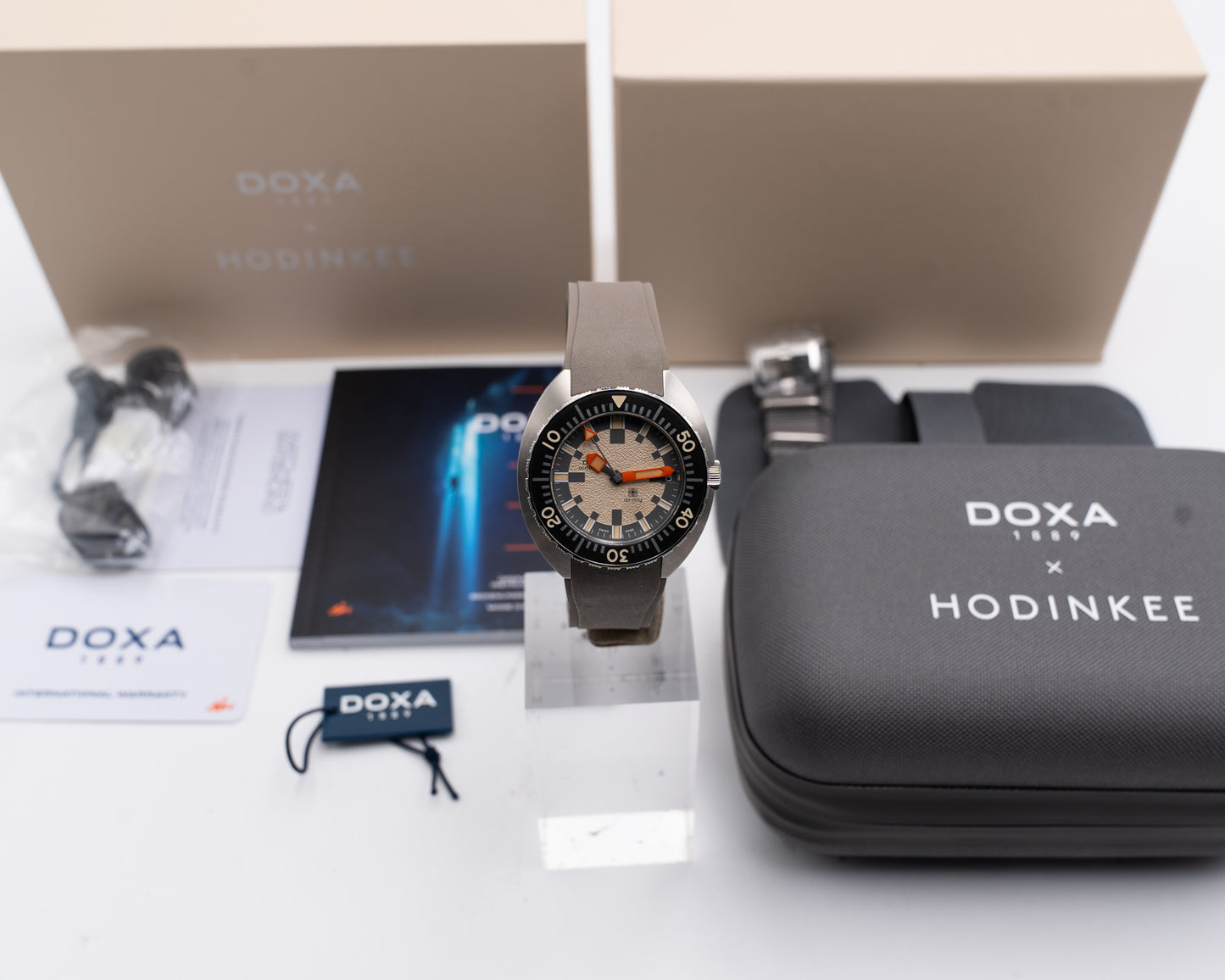 UNWORN STICKERED Doxa Sub Army 200t Hodinkee Limited Edition 39mm 804.10.031.29-SE17 2026