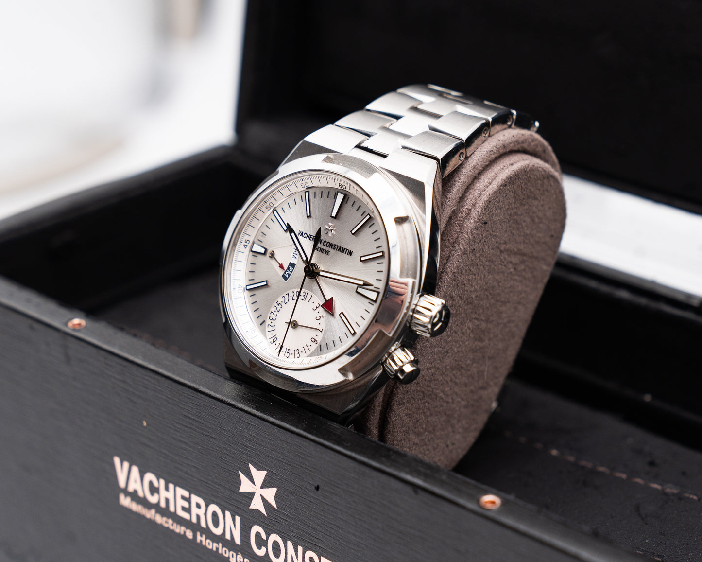 Vacheron Constantin Overseas Dual Time 7900V/110A-B333 Silver Dial 2019