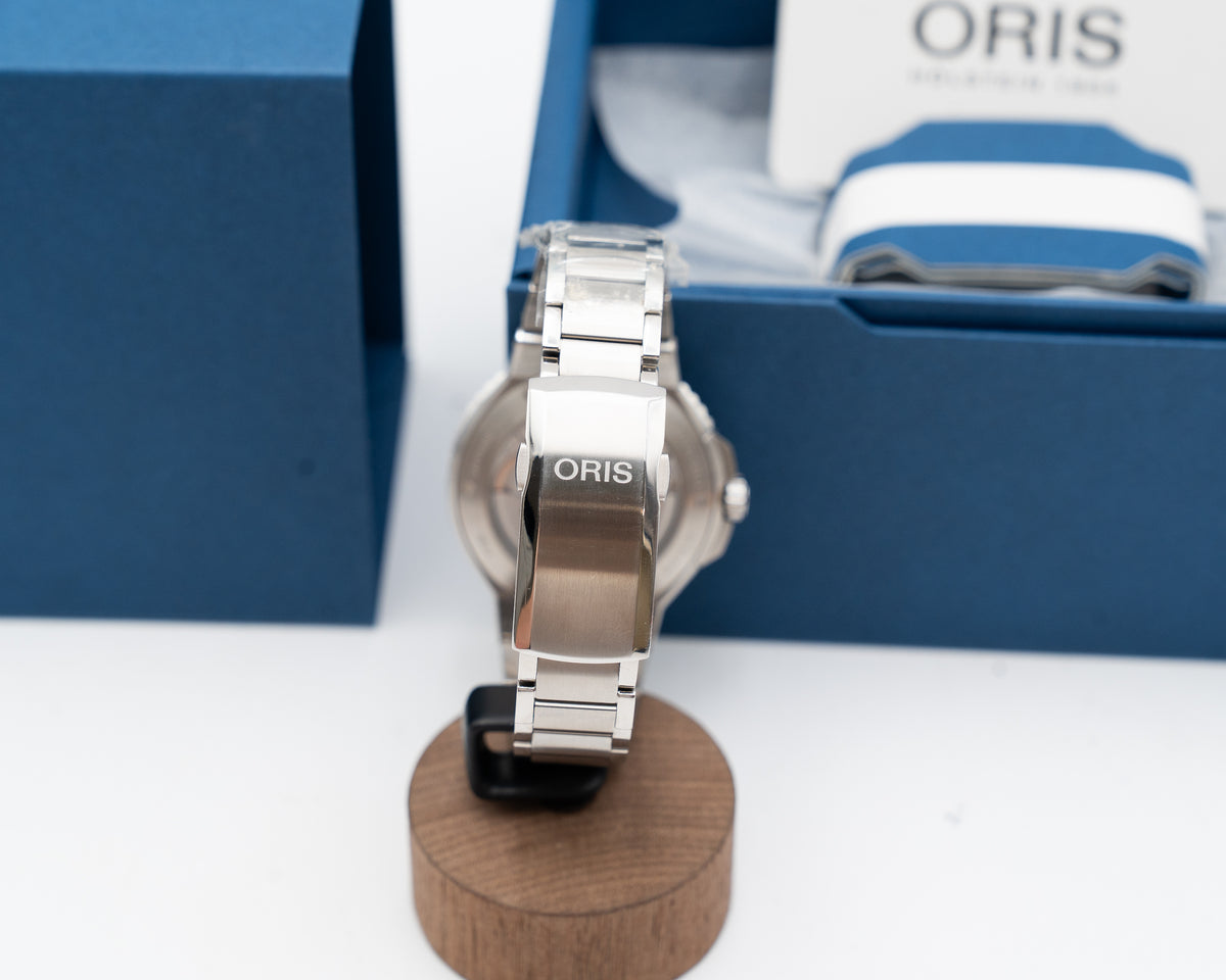 Oris Aquis Date Upcycle Cal. 400 43.5mm 01 400 7790 4150-07 Upcycle Dial ($4,400 Retail )  (01 400 7790 4150-07)