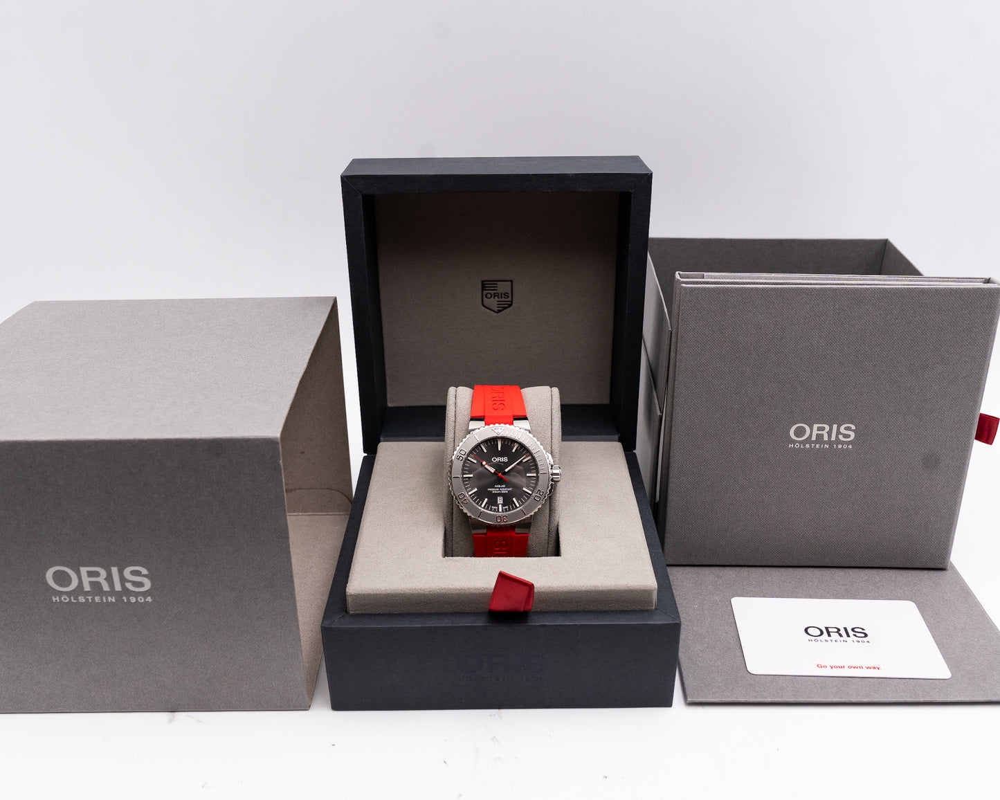 Oris Aquis Date Relief 43.5mm 01 733 7730 4153-07 4 24 66EB Red Strap