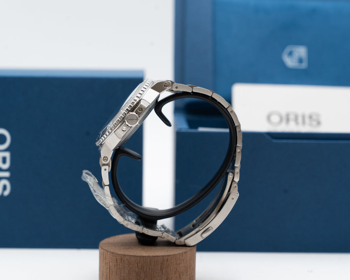 Oris Aquis Date Upcycle Cal. 400 43.5mm 01 400 7790 4150-07 Upcycle Dial ($4,400 Retail )  (01 400 7790 4150-07)