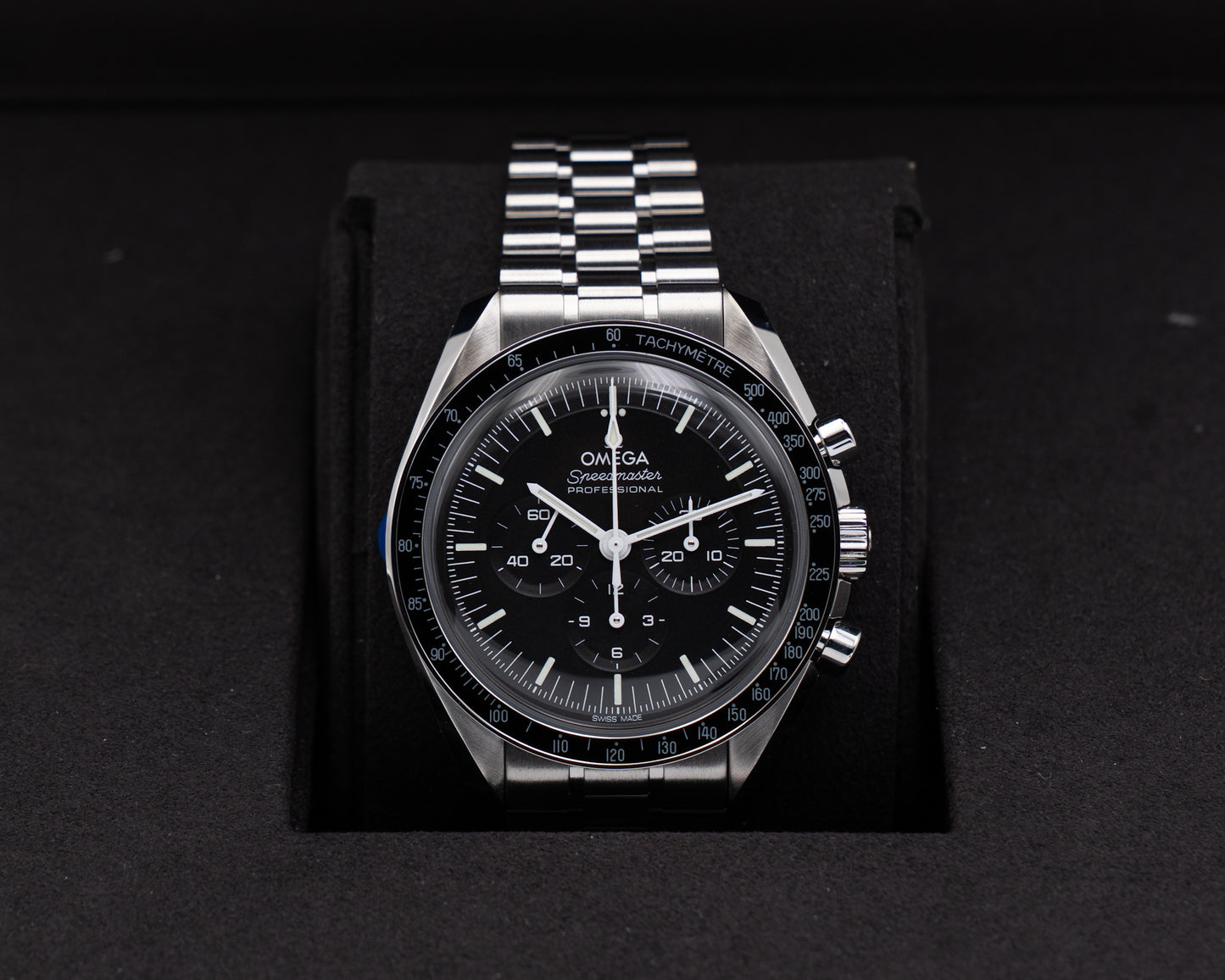 UNWORN STICKERED Omega Speedmaster Moonwatch 42mm 31030425001001 Hesalite Black dial 2026