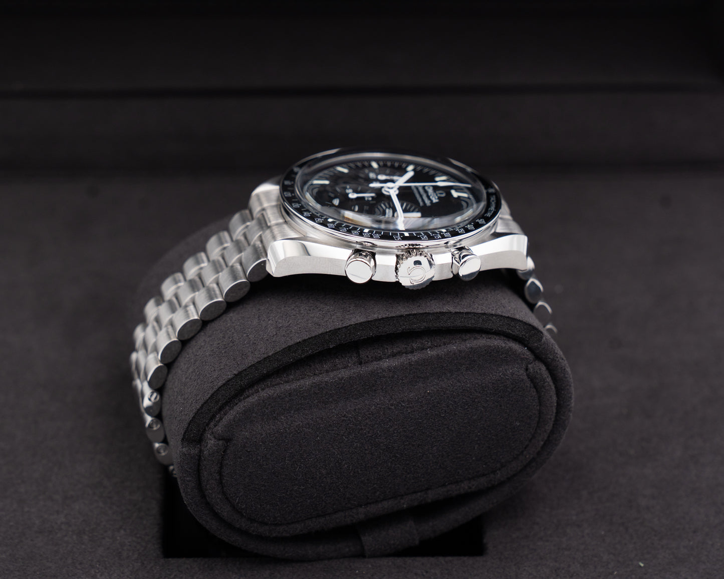 UNWORN STICKERED Omega Speedmaster Moonwatch 42mm 31030425001001 Hesalite Black dial 2026