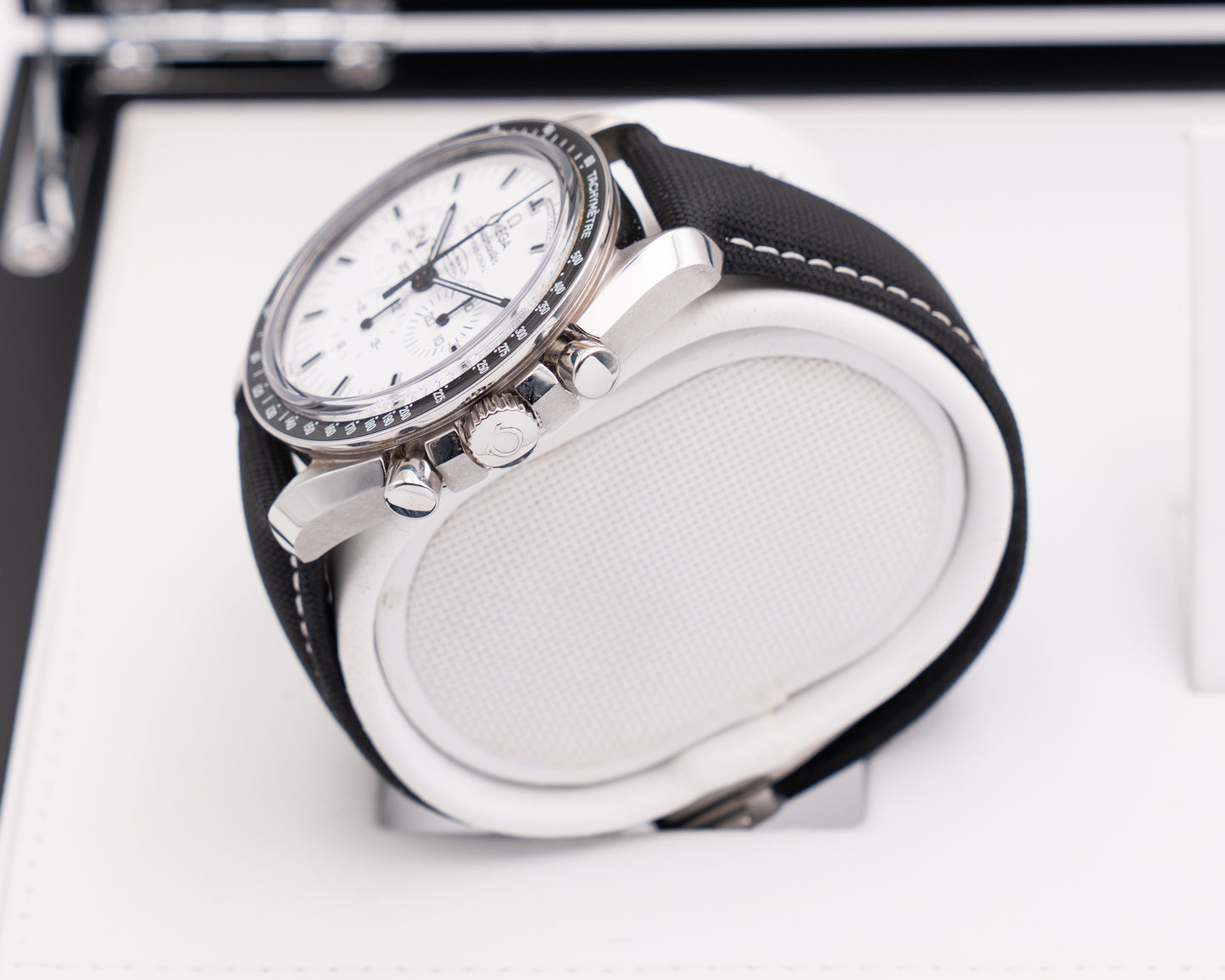 Omega Speedmaster Professional Moonwatch 42mm 311.32.42.30.04.003 Apollo XIII 45th Anniversary White Silver Snoopy Award 2016