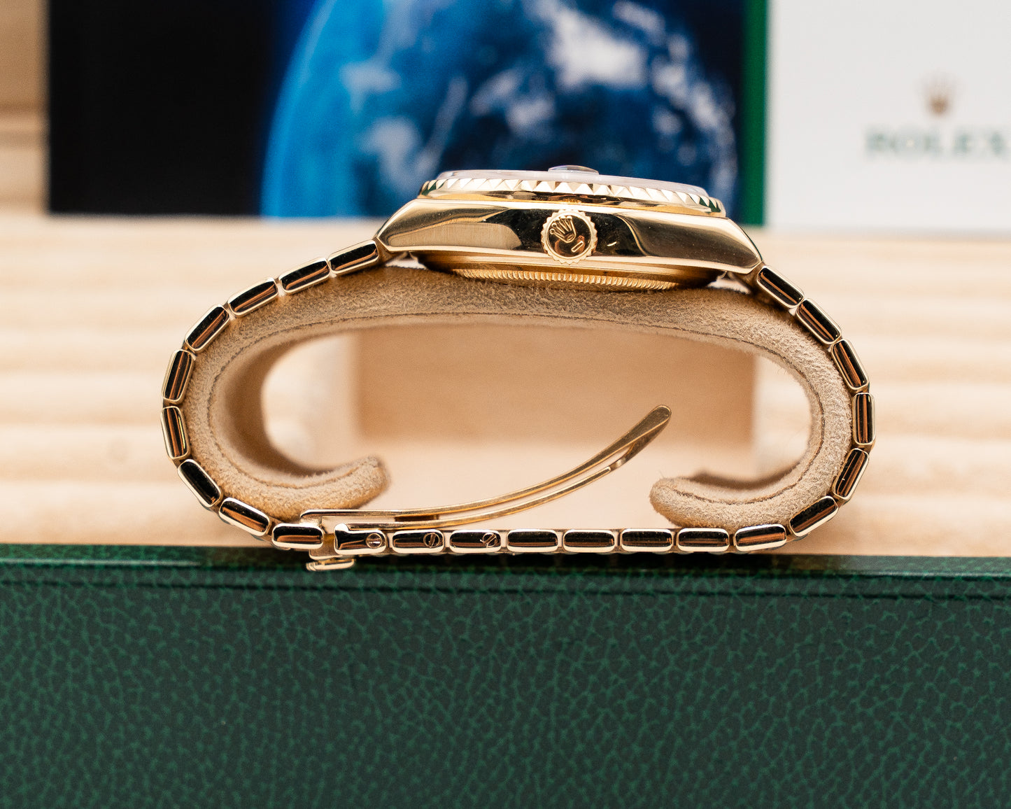 Rolex DayDate Oysterquartz pyramid 36mm 19028 Yellow Gold Black Diamond Dial Bracelet