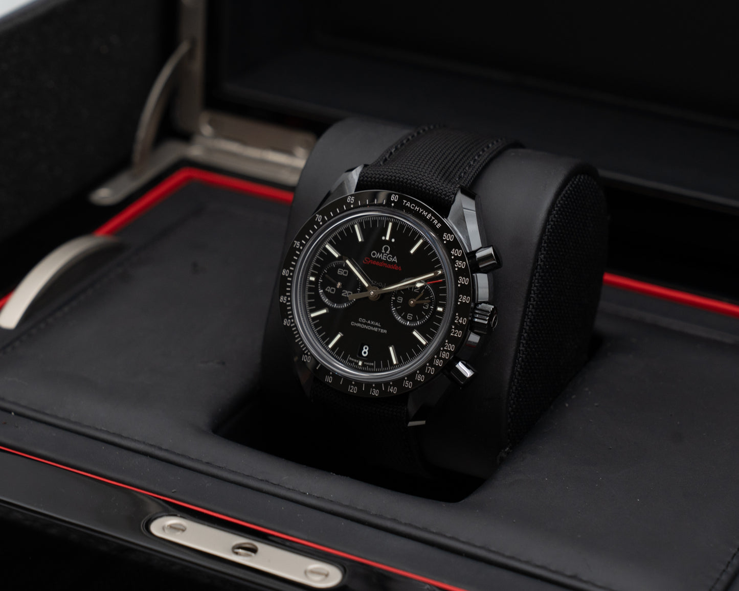 UNWORN Speedmaster Moonwatch 311.92.44.51.01.003 Dark Side of the Moon Ceramic