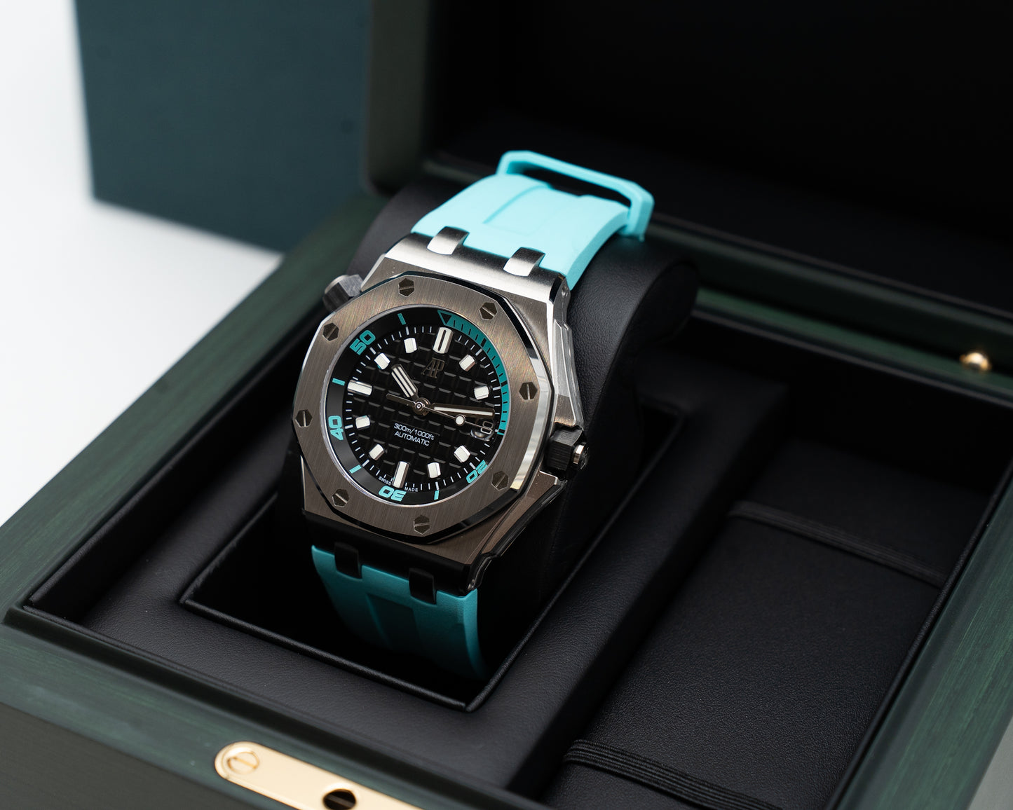 Audemars Piguet Royal Oak Offshore Selfwinding Diver 42MM 15720ST.OO.A355CA.01 Tiffany Blue  (15720ST.OO.A355CA.01)