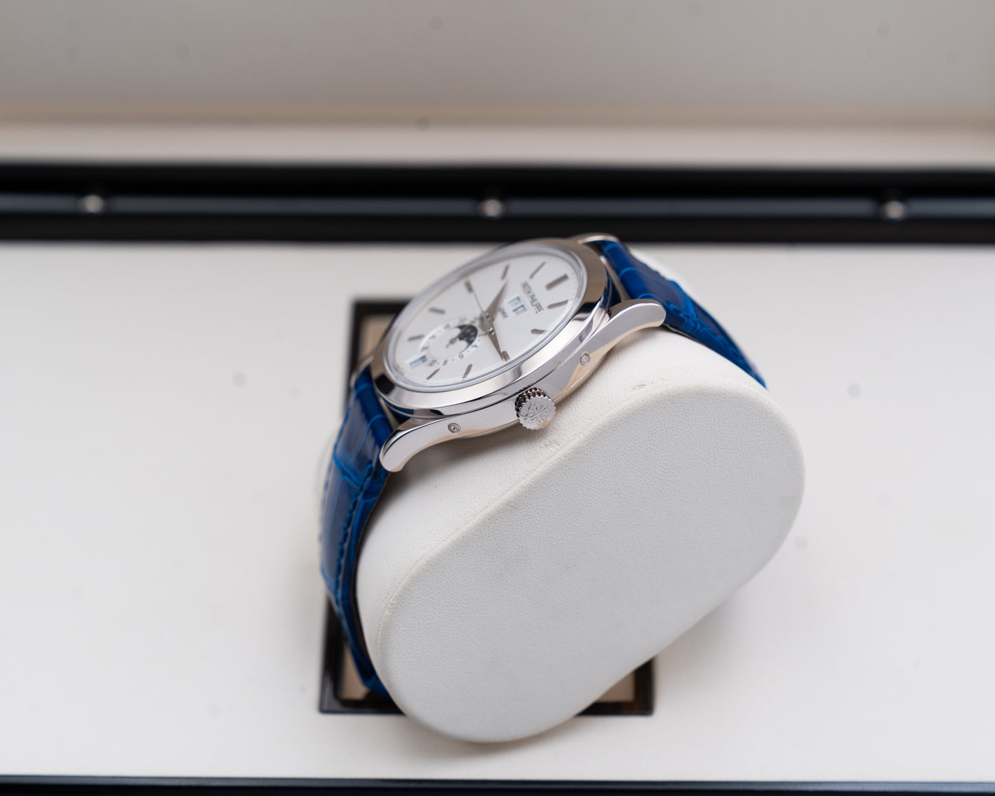 Patek Philippe Annual Calendar 5396G White Gold / Silver Moon Phase 2011e