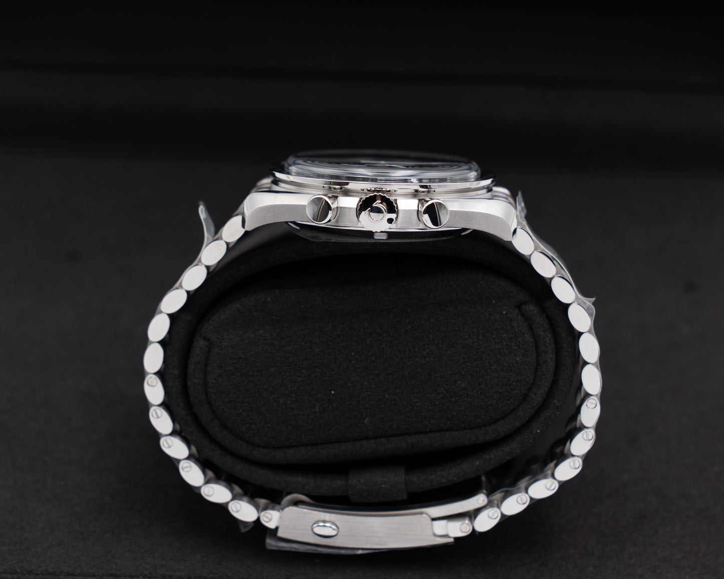 UNWORN STICKERED Omega Speedmaster Moonwatch 42mm 31030425001002 Sapphire Sandwich Black dial 2026