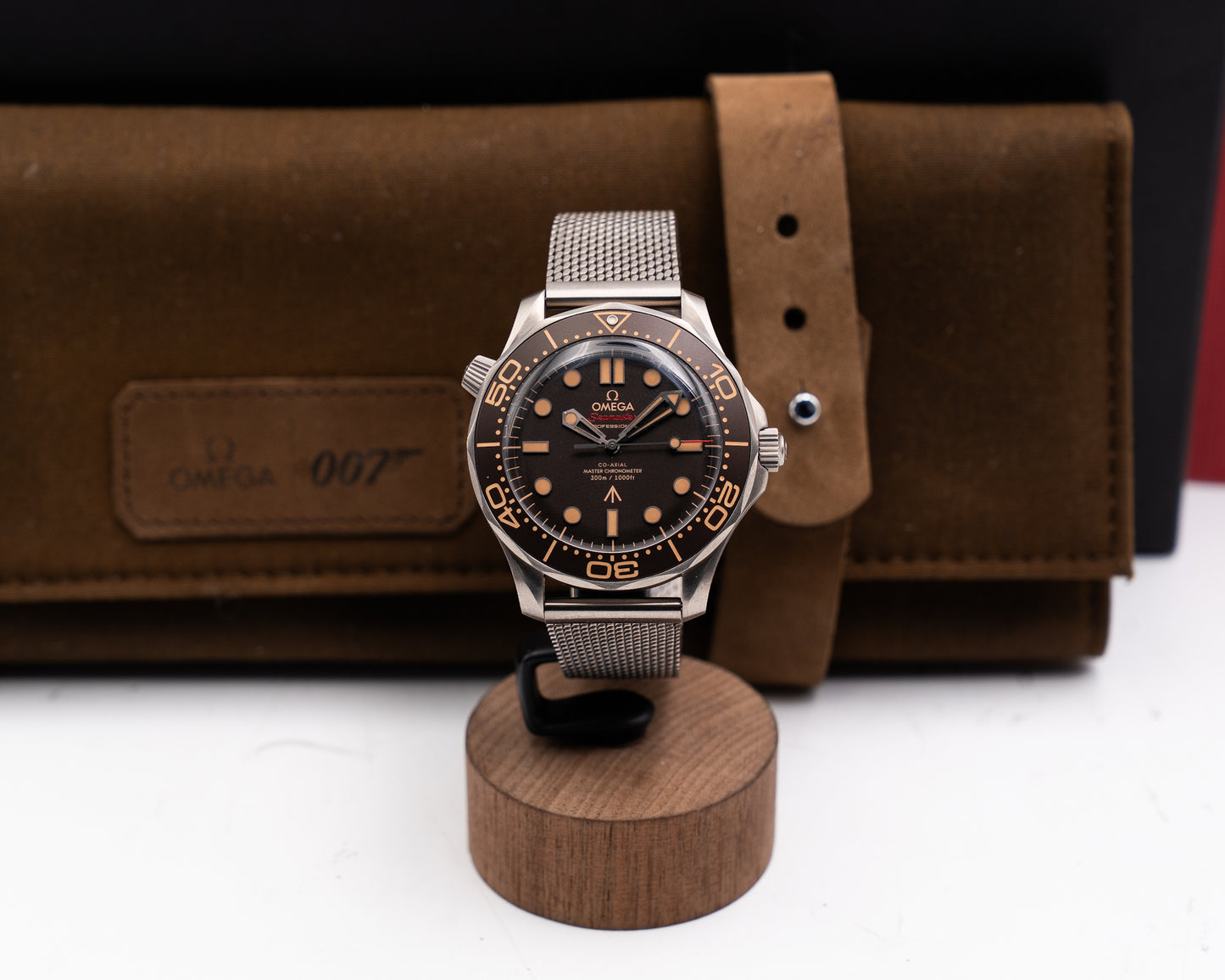 Omega Seamaster 300m 42mm 210.90.42.20.01.001 James Bond 007 Edition 2024
