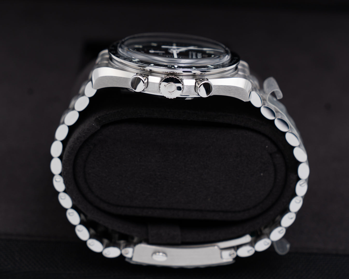 UNWORN STICKERED Omega Speedmaster Moonwatch 42mm 31030425001002 Sapphire Sandwich Black dial 2026