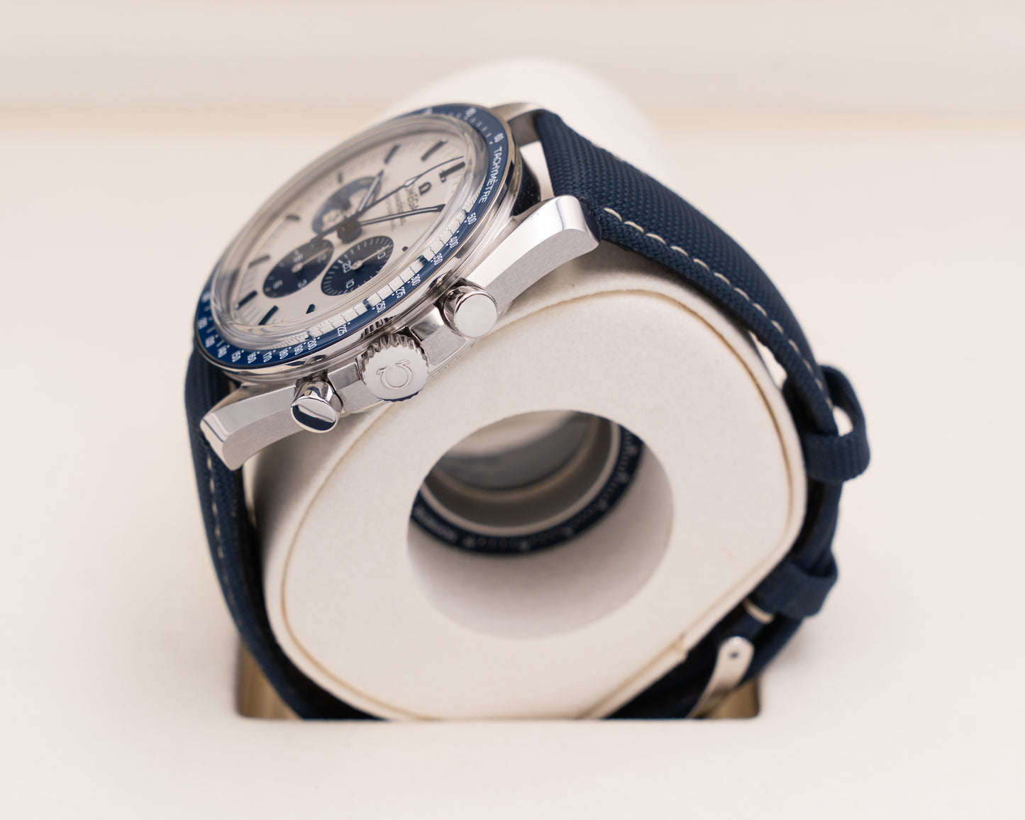 Unworn Omega Speedmaster Silver Snoopy Award 42mm 310.32.42.50.02.001 2024