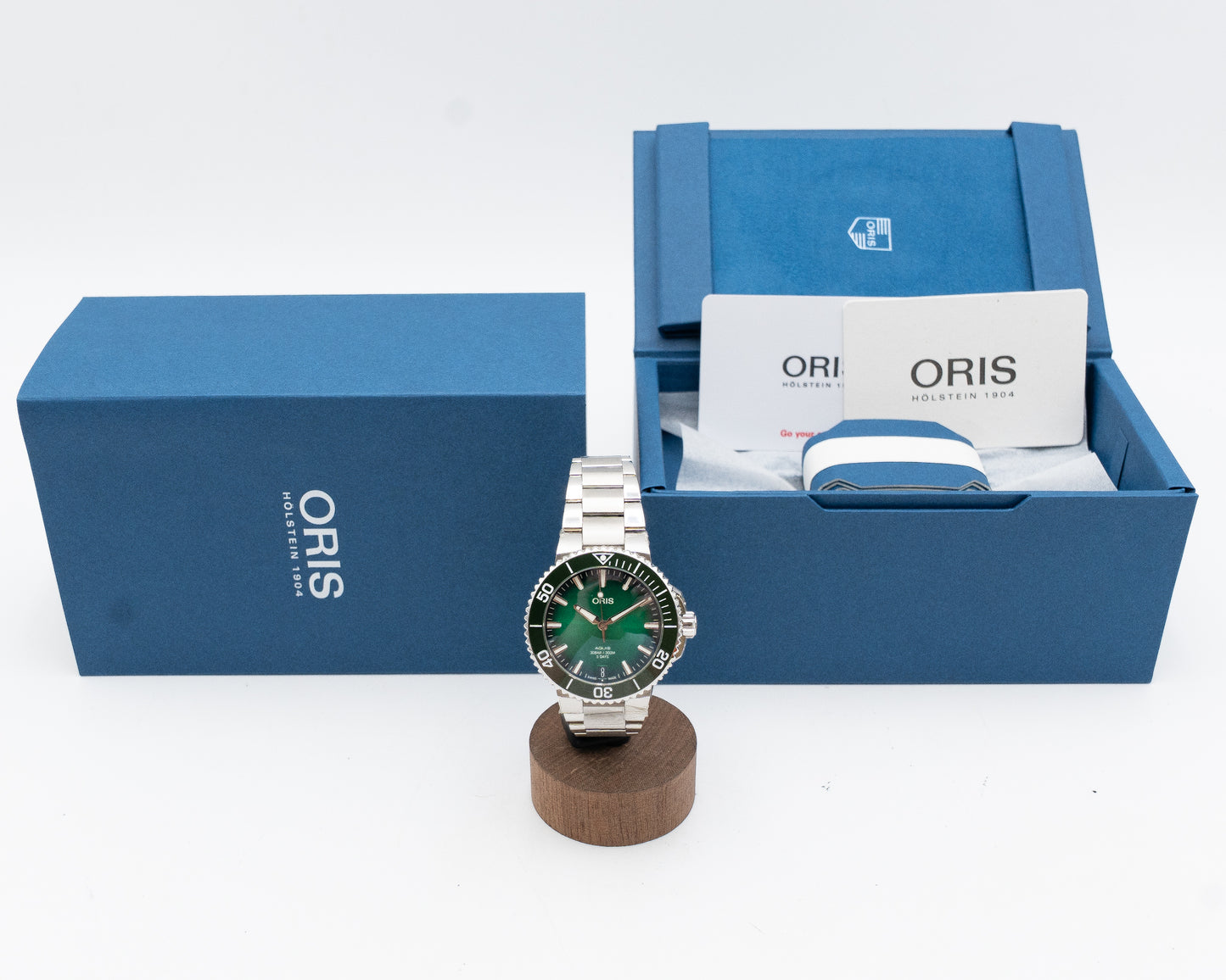 Oris Aquis Date 41.5mm 01 400 7769 4157 Green Dial Cal. 400 ($3,900 Retail)