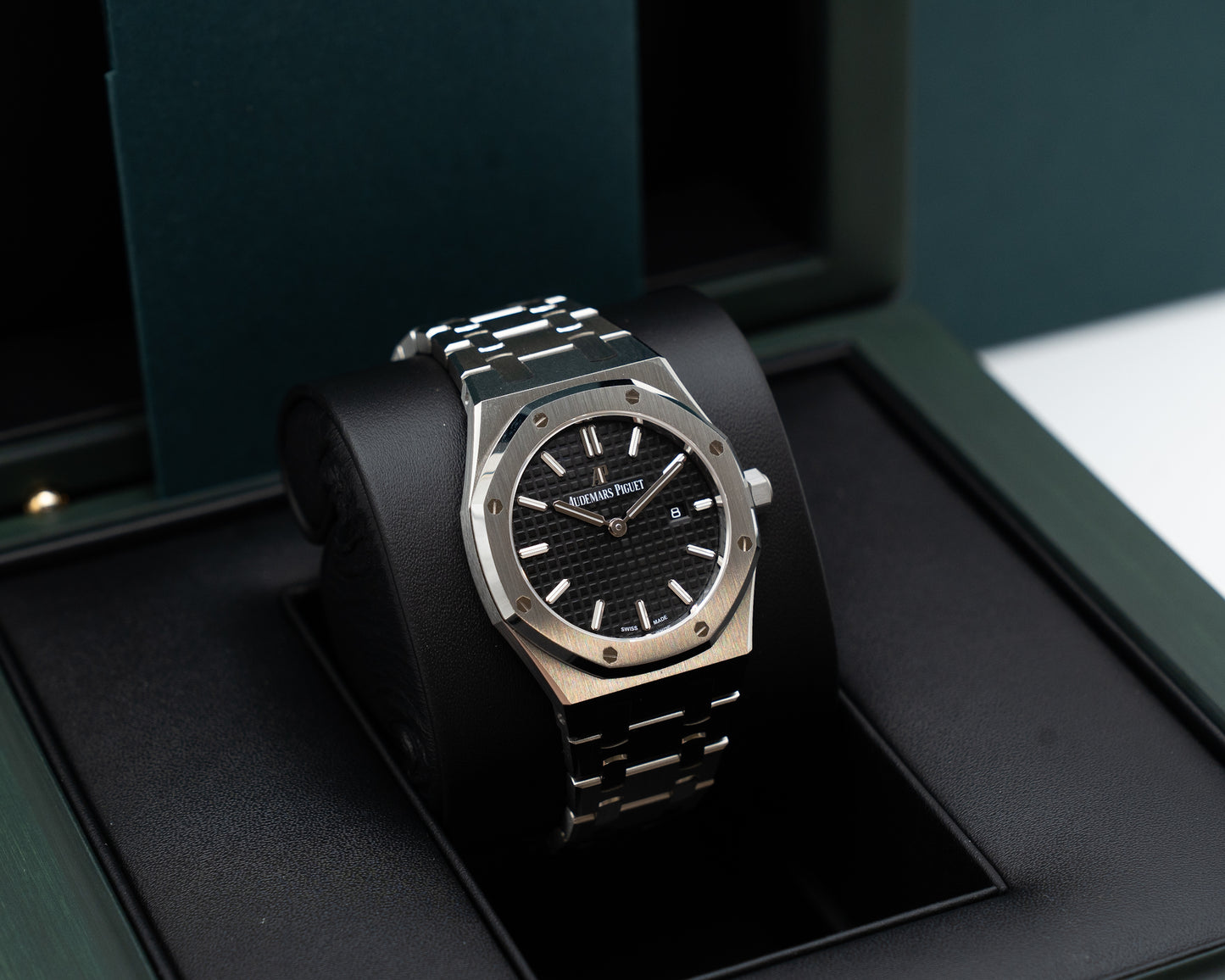 UNWORN Audemars Piguet Royal Oak Quartz 67650st 33mm Black Dial 2026
