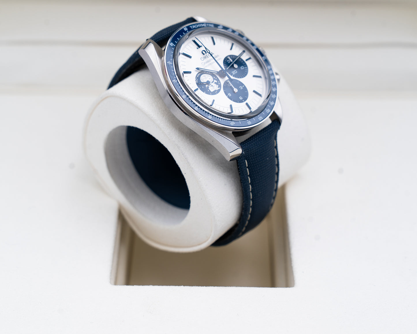 Omega Speedmaster Silver Snoopy Award 42mm 310.32.42.50.02.001 2025