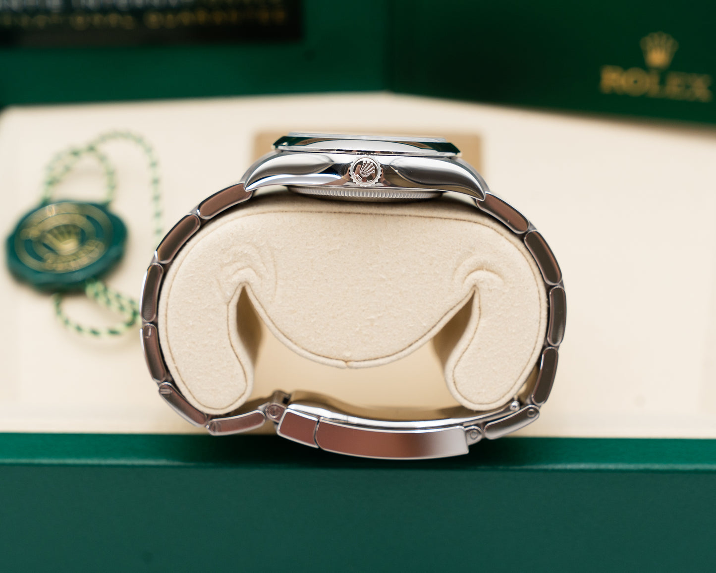 Rolex Oyster Perpetual 34mm 124200 Beige Dial 2026