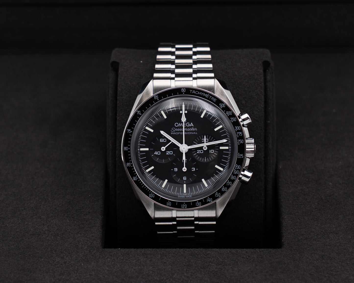 UNWORN STICKERED Omega Speedmaster Moonwatch 42mm 31030425001001 Hesalite Black dial 2026