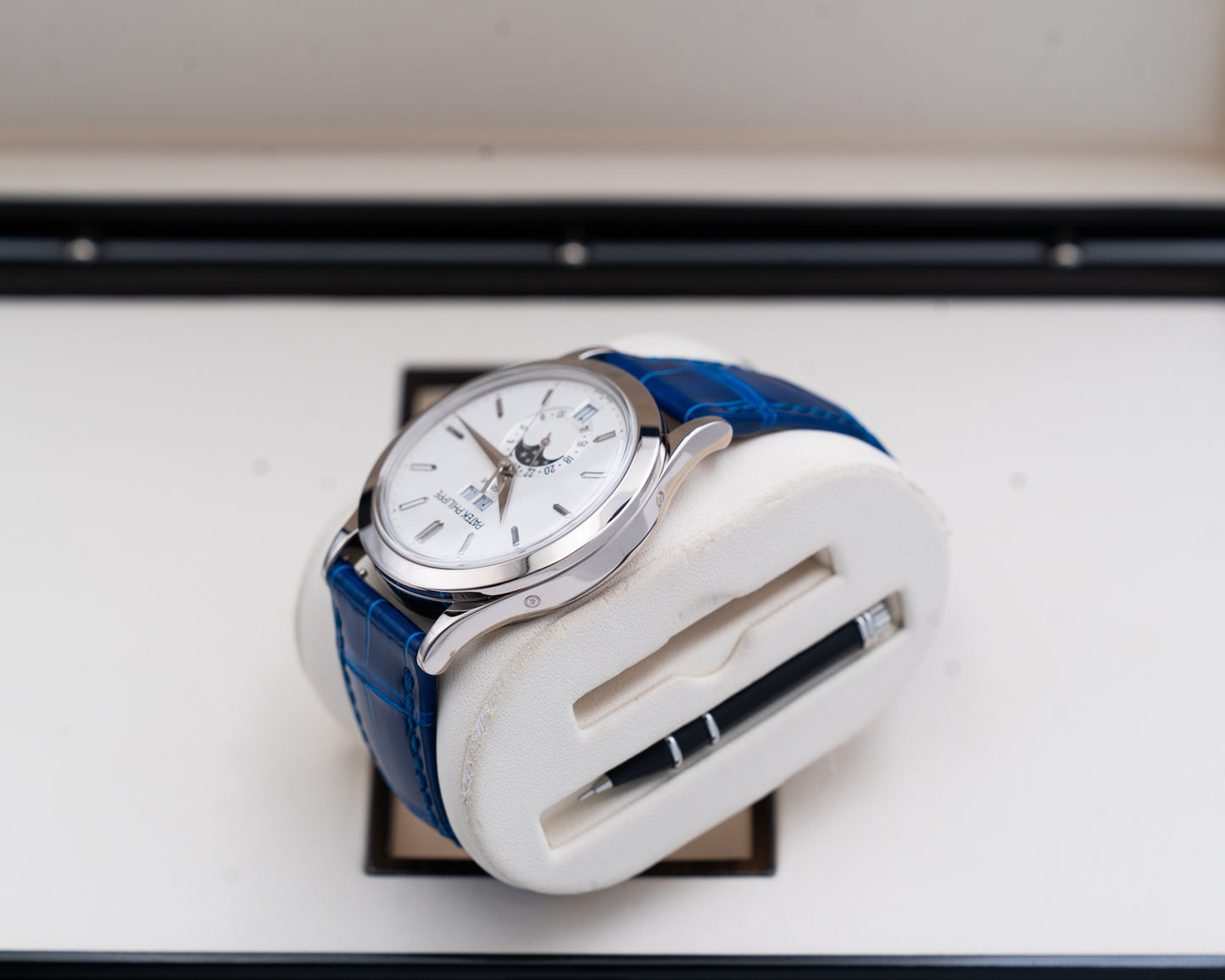 Patek Philippe Annual Calendar 5396G White Gold / Silver Moon Phase 2011e