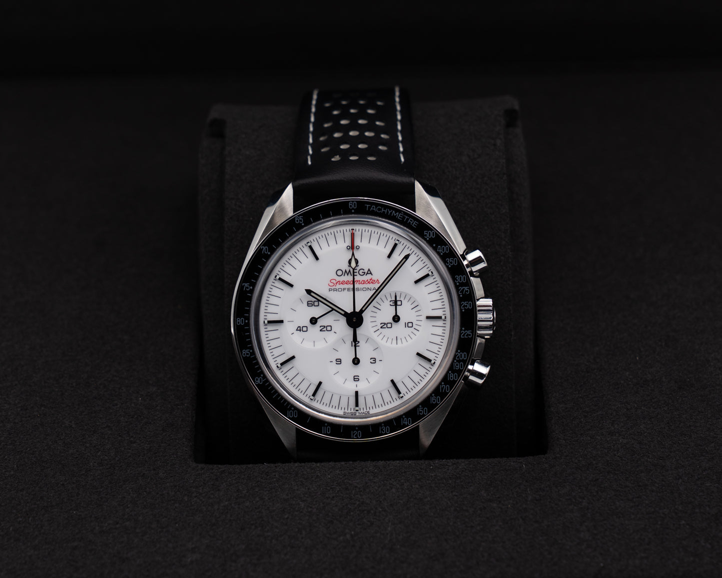 Omega Speedmaster Moonwatch Professional 42mm 310.32.42.50.04.002 White Dial Leather Strap Open Date