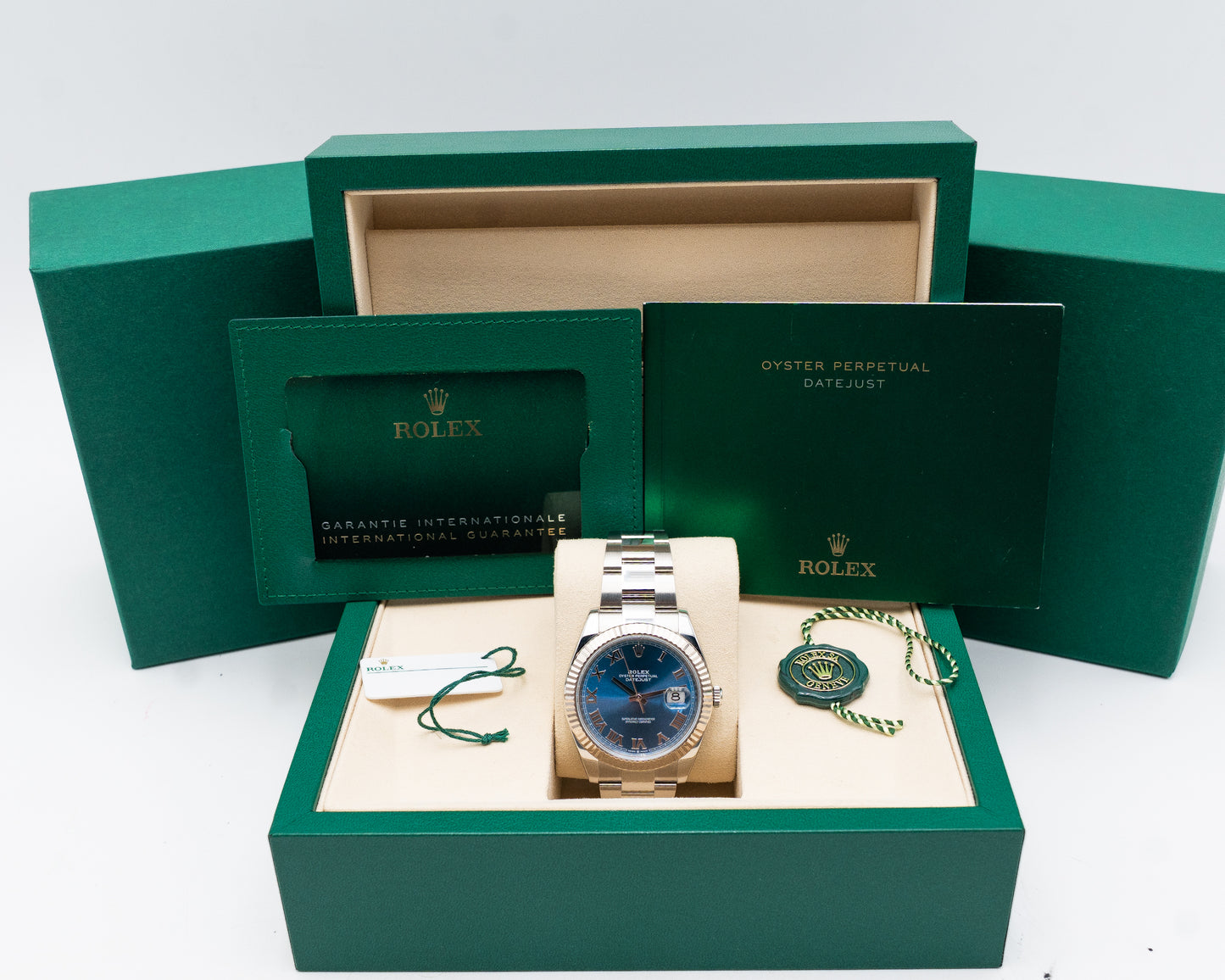 Rolex Datejust 41mm 126334 Azure Blue Roman Dial Fluted Oyster 2026