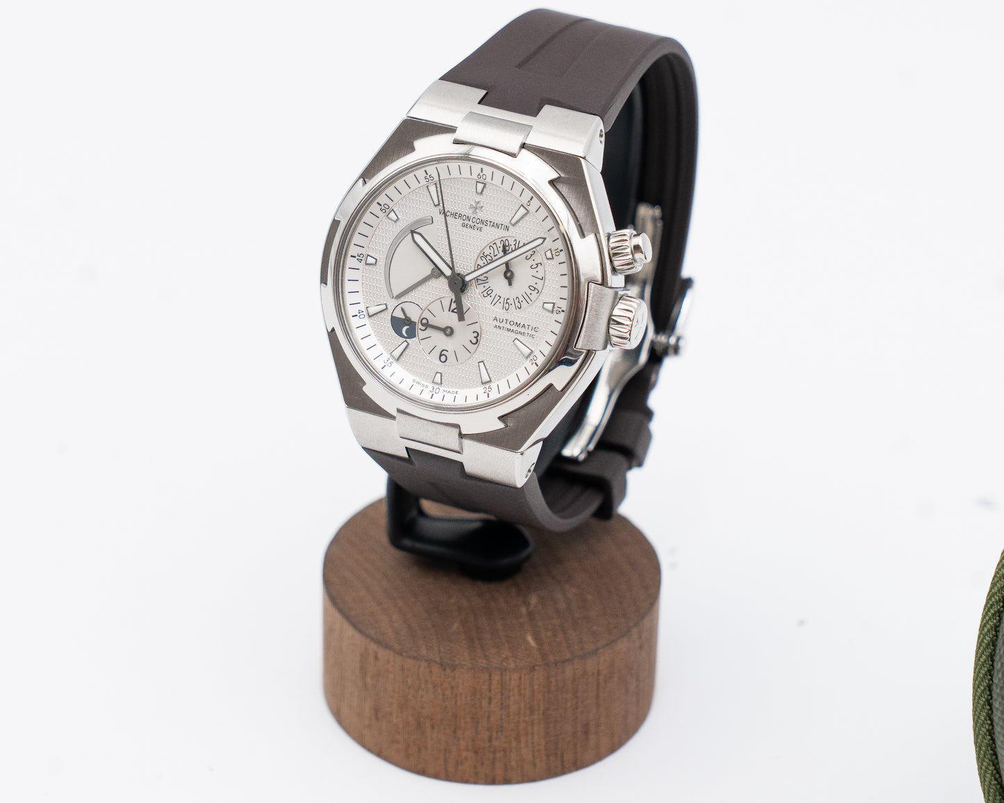 Vacheron Constantin Overseas Dual Time 42mm 47450/B01A-9226 White Dial