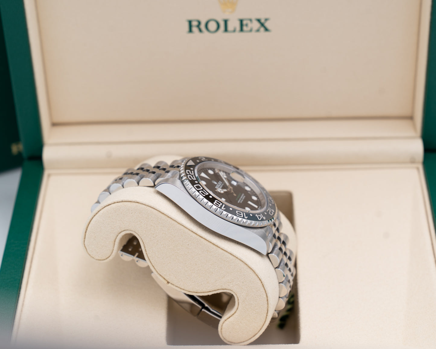 UNWORN STICKERED Rolex GMT-Master II 40mm 126710GRNR Bruce Wayne Jubilee 2026