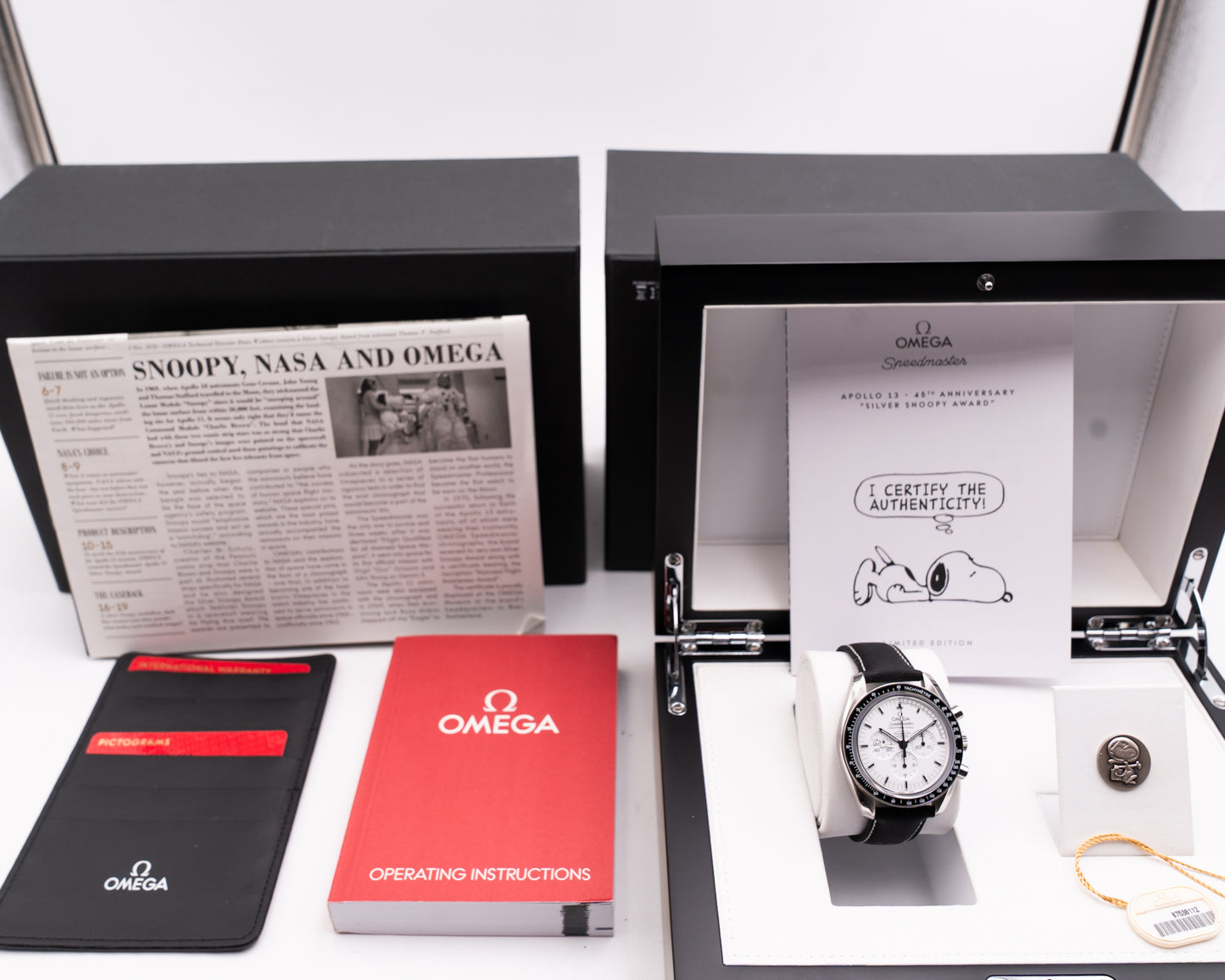 Omega Speedmaster Professional Moonwatch 42mm 311.32.42.30.04.003 Apollo XIII 45th Anniversary White Silver Snoopy Award 2016