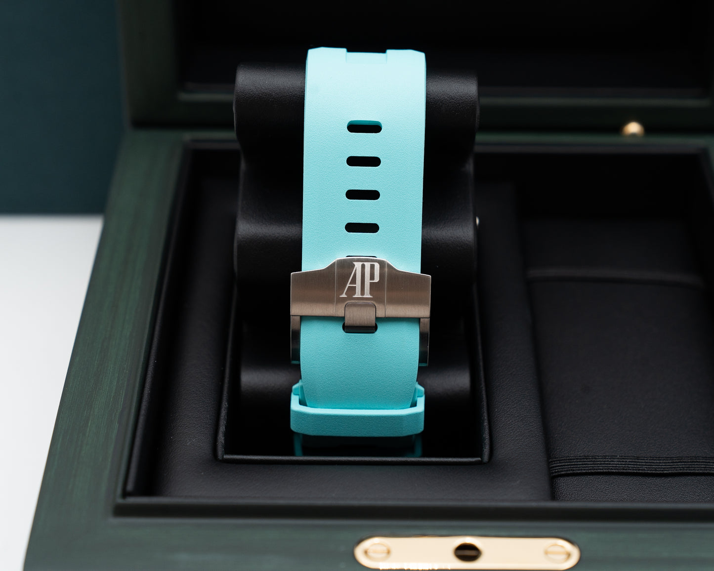 Audemars Piguet Royal Oak Offshore Selfwinding Diver 42MM 15720ST.OO.A355CA.01 Tiffany Blue  (15720ST.OO.A355CA.01)