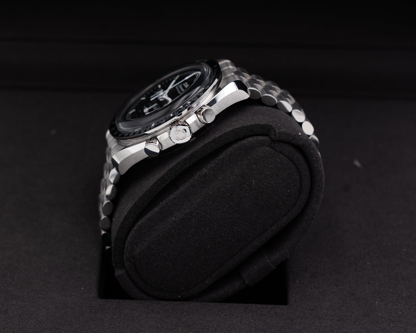 UNWORN STICKERED Omega Speedmaster Moonwatch 42mm 31030425001001 Hesalite Black dial 2026