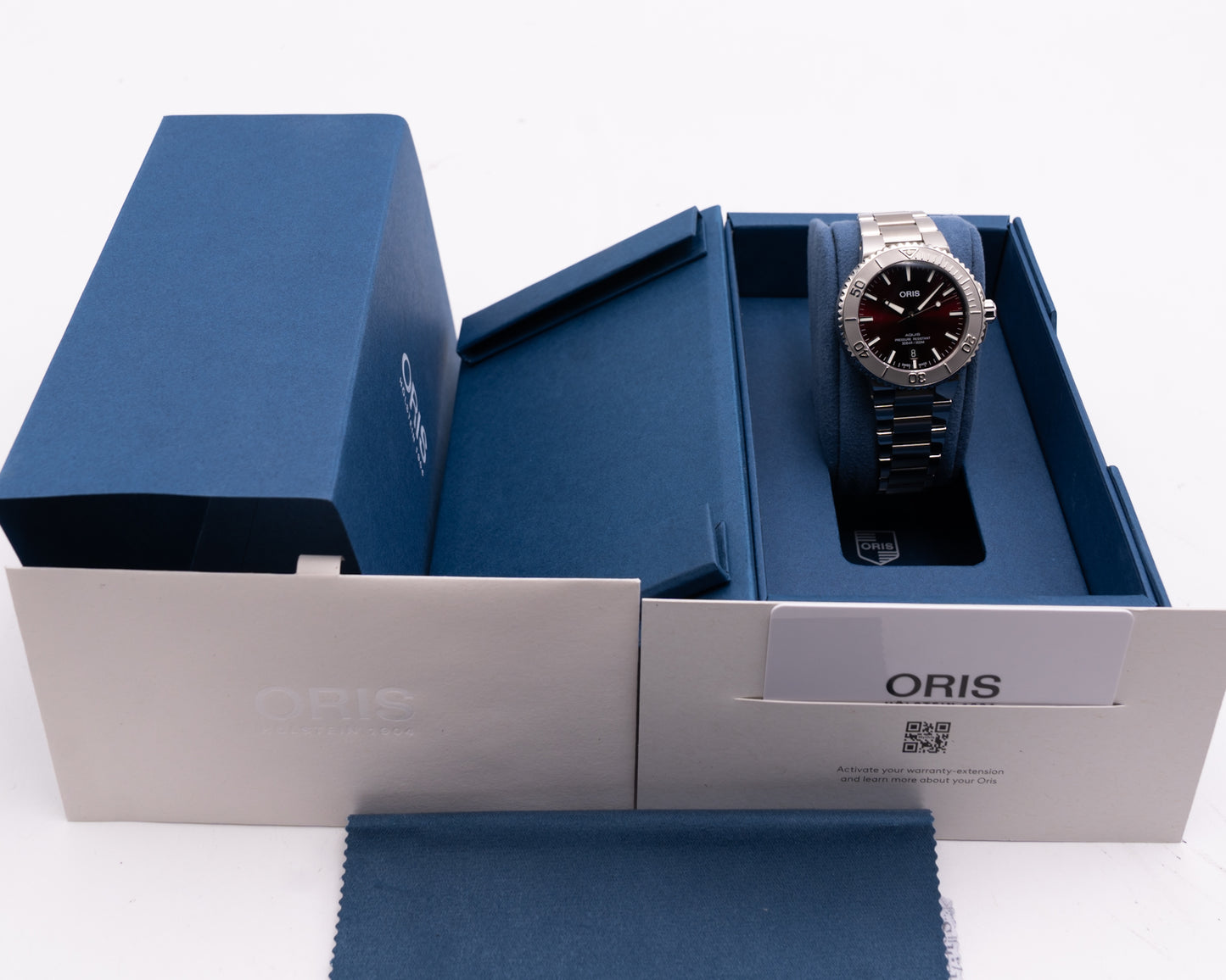 Oris Aquis Date Relief 41.5mm Cherry Red Dial Stainless Steel