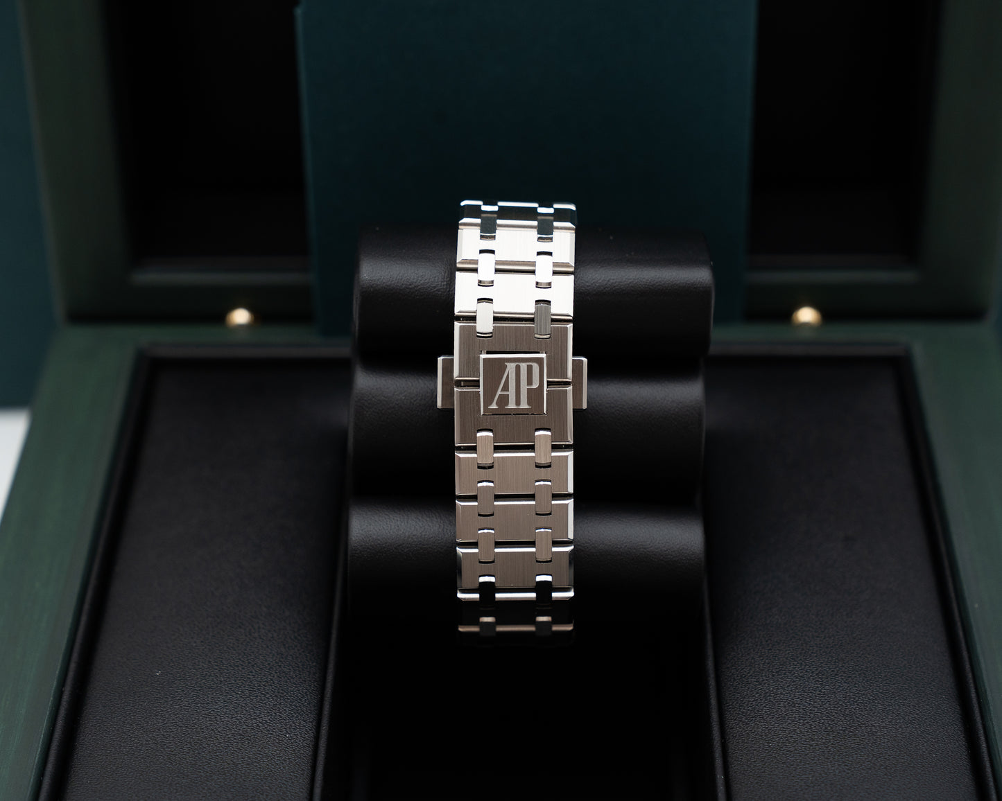 UNWORN Audemars Piguet Royal Oak Quartz 67650st 33mm Black Dial 2026