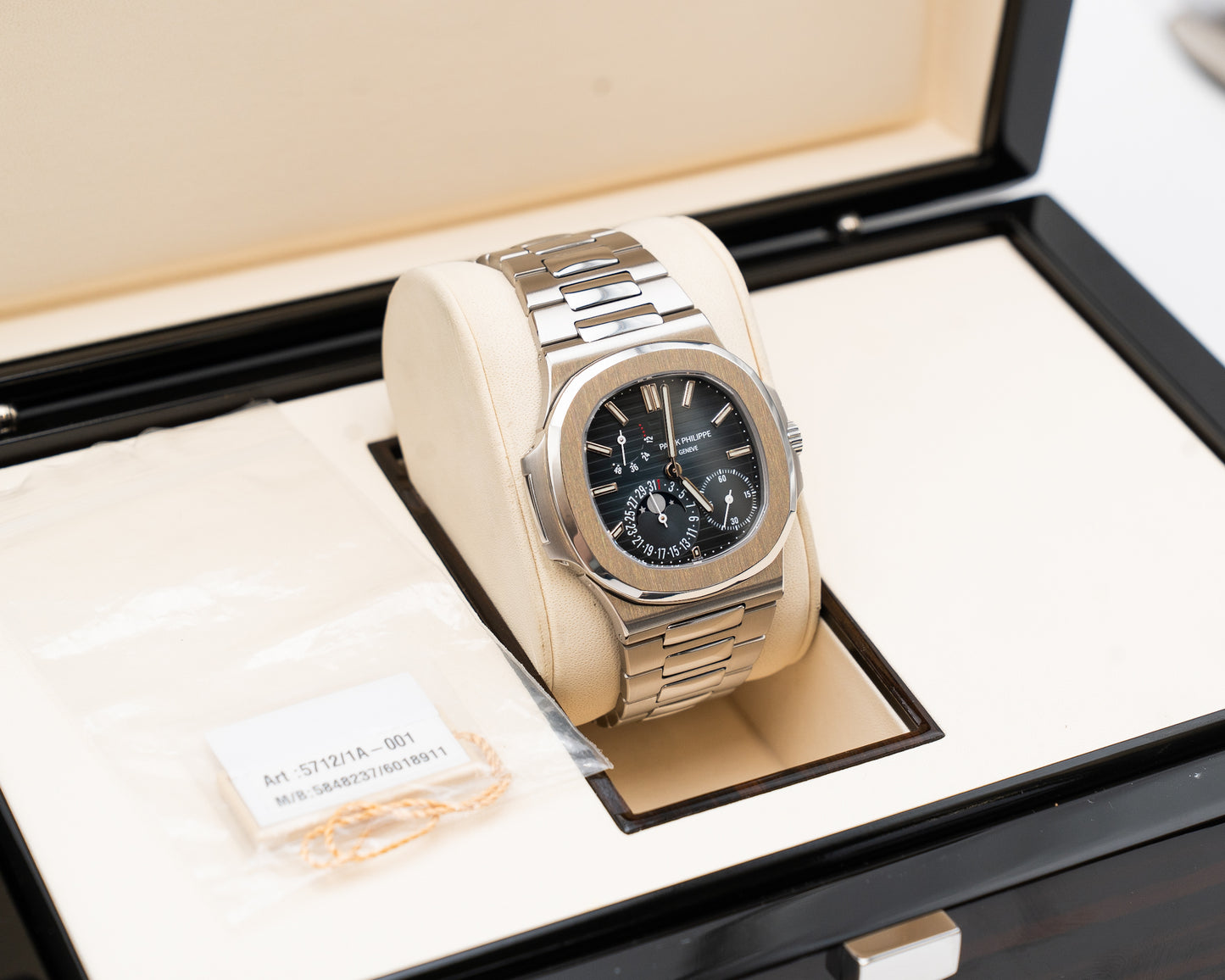 Patek Philippe Nautilus 40mm 5712/1a-001 Blue Dial 2015