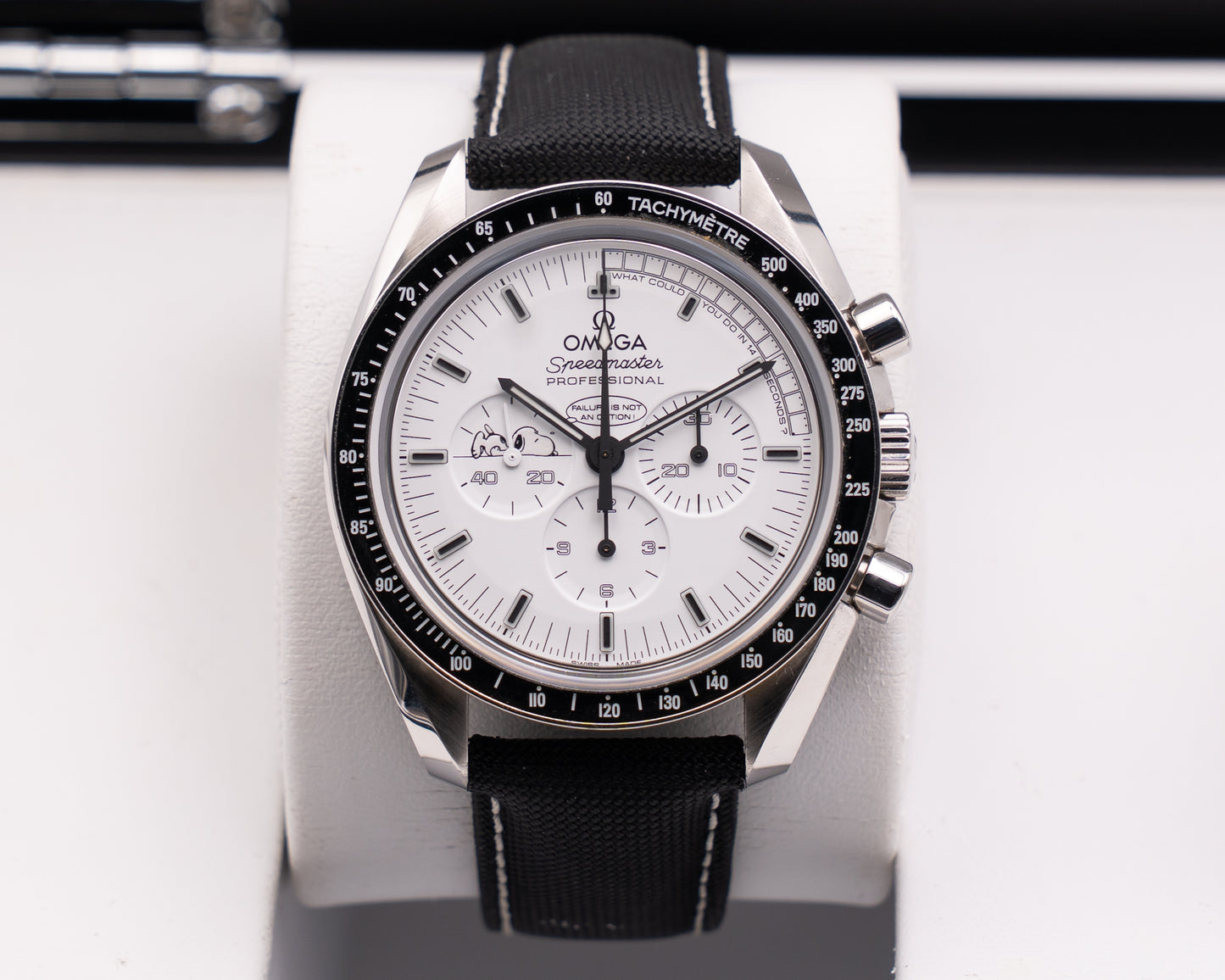 Omega Speedmaster Professional Moonwatch 42mm 311.32.42.30.04.003 Apollo XIII 45th Anniversary White Silver Snoopy Award 2016