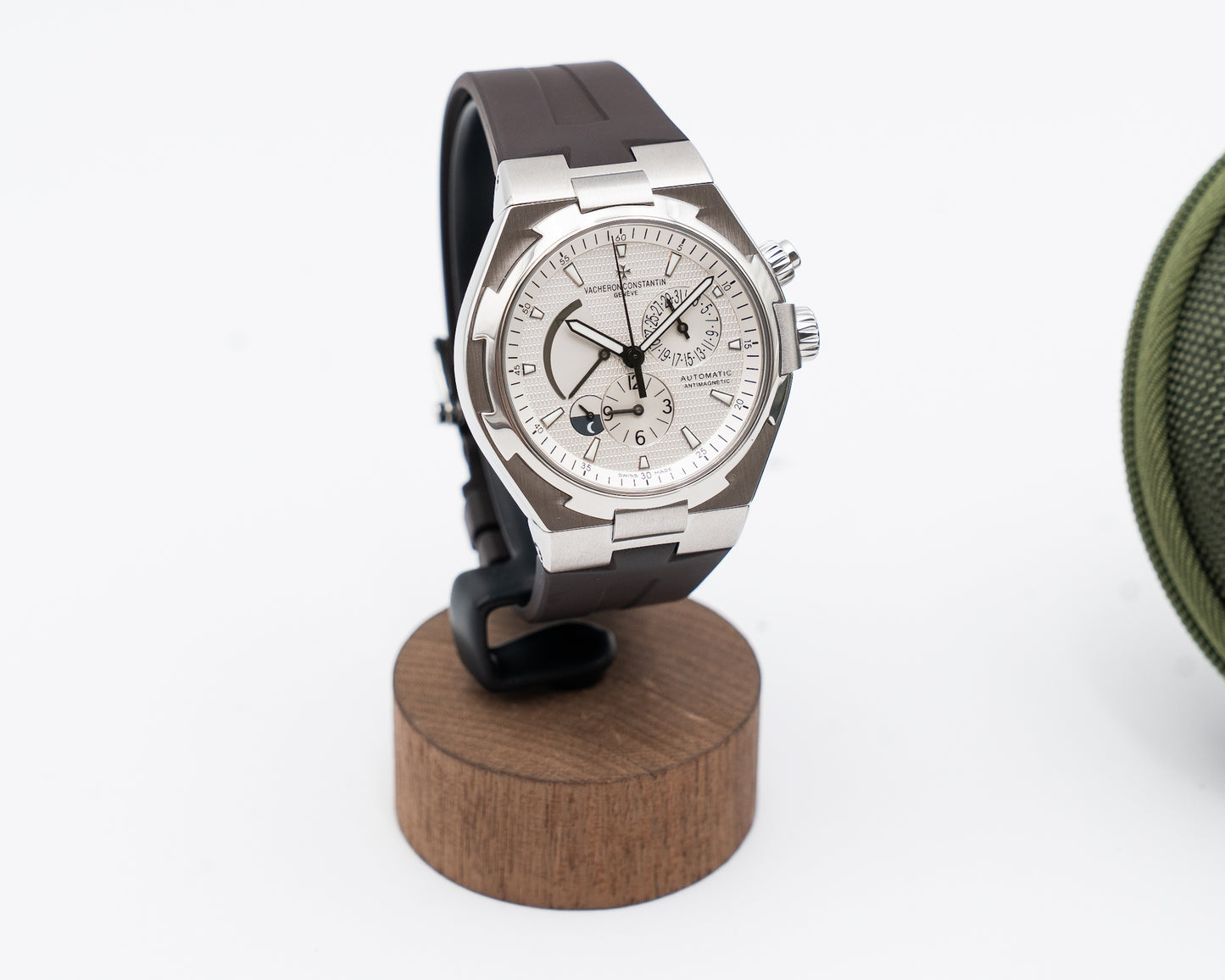 Vacheron Constantin Overseas Dual Time 42mm 47450/B01A-9226 White Dial